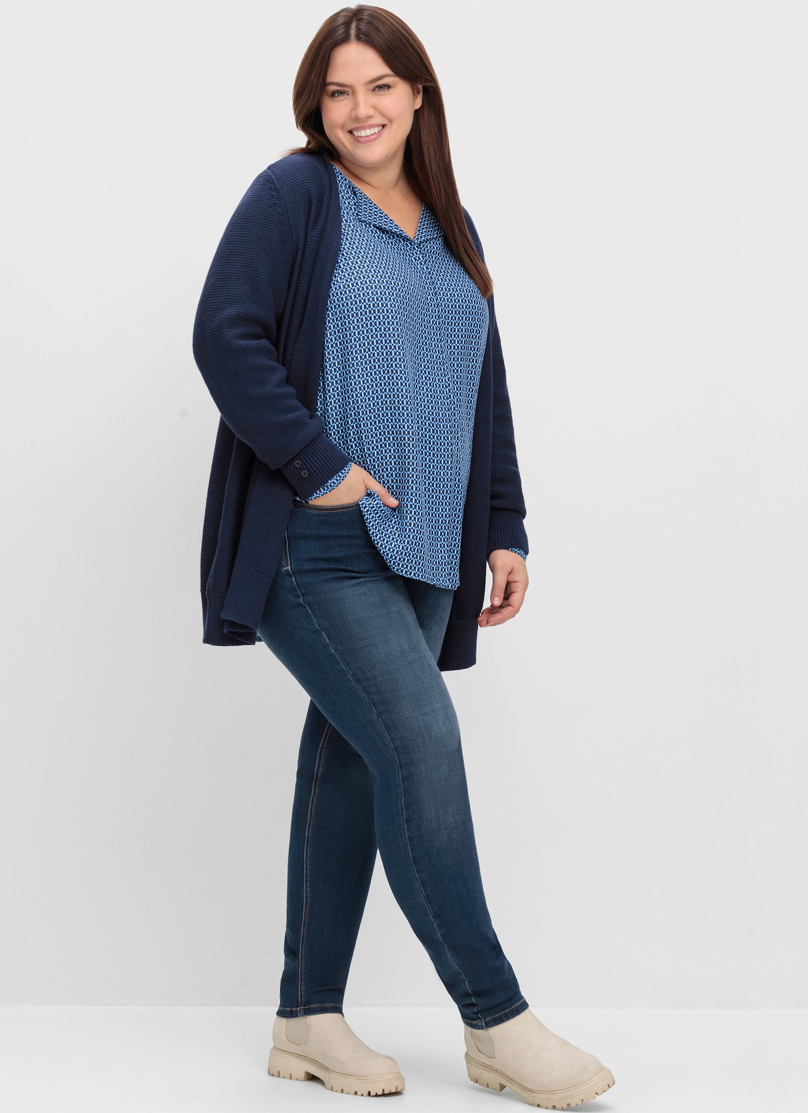 sheego Blouse met print en met plooi achter - diepblauw gedessineerd