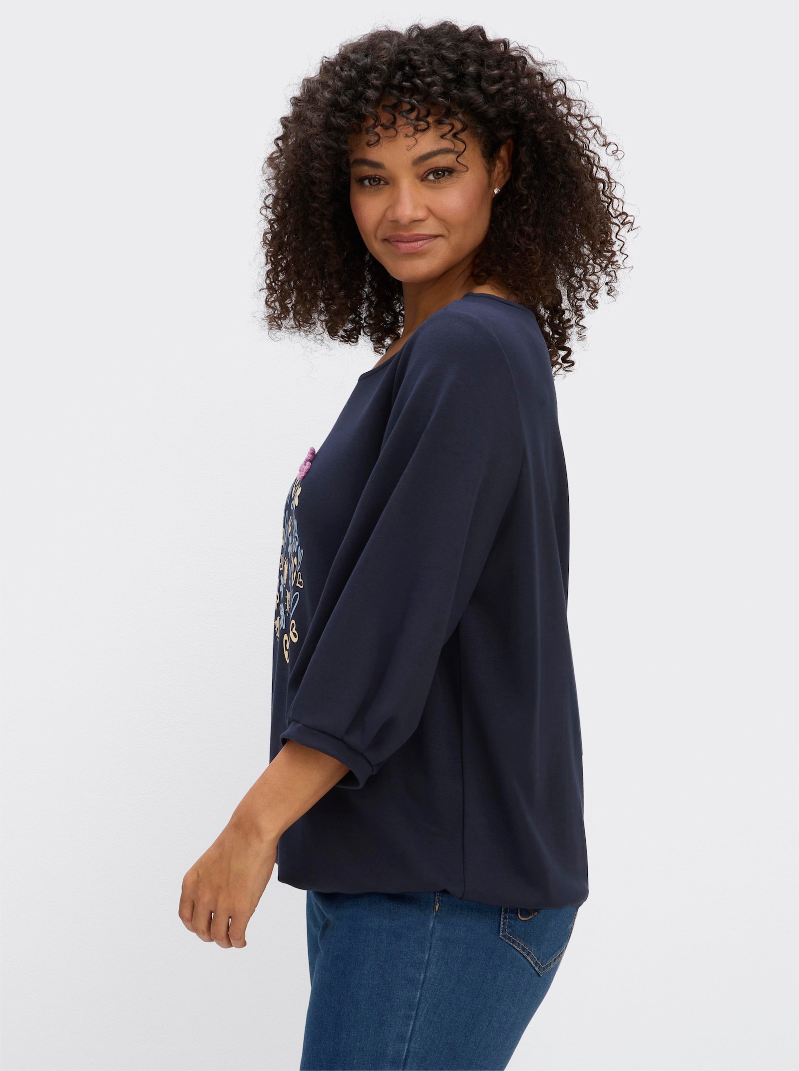 sheego Sweatshirt mit Frontprint und Häkelblumen - tiefblau-eisblau-bedruckt