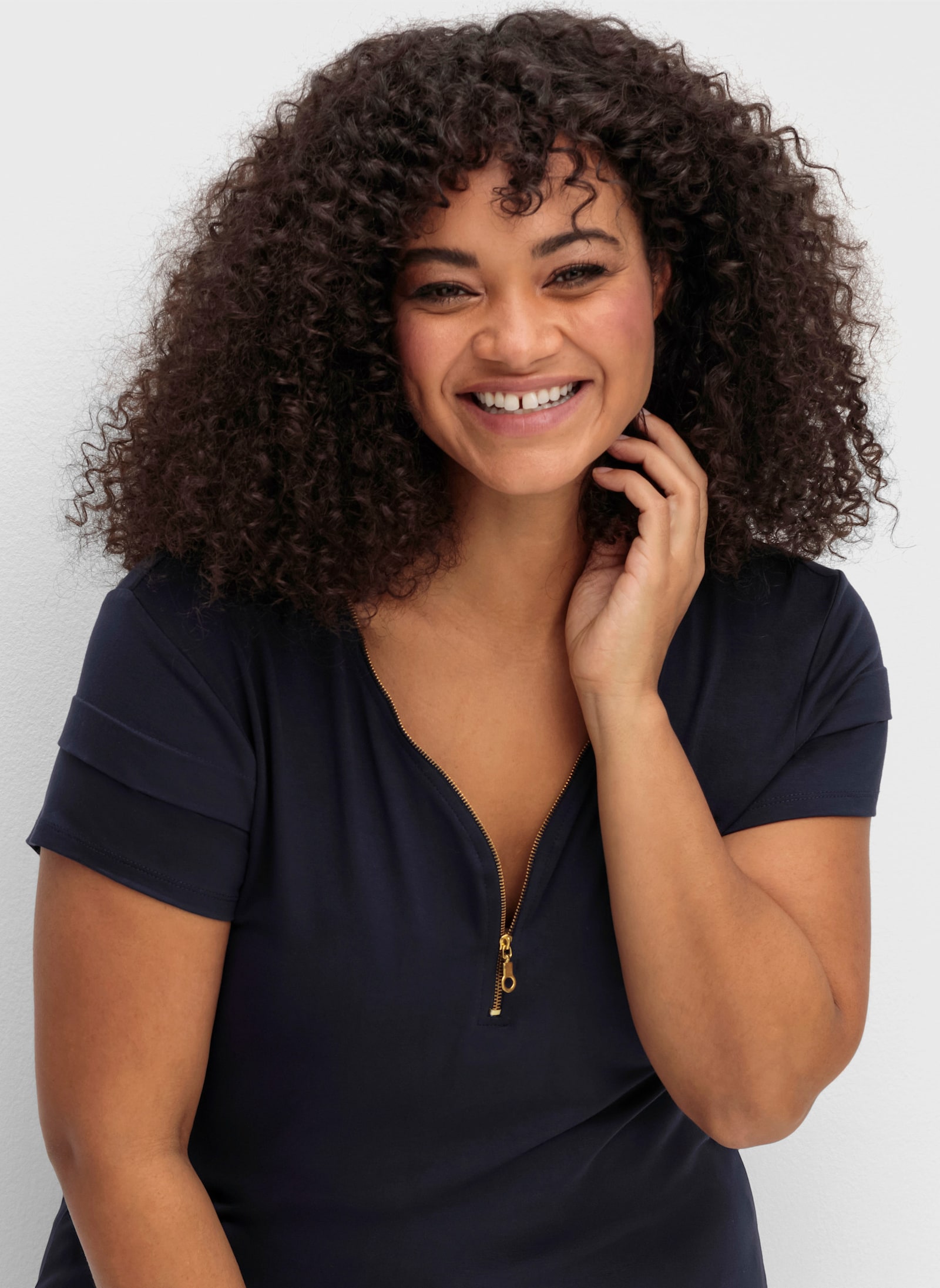 sheego by Joe Browns Shirt met korte mouwen en goudkleurige rits - nachtblauw