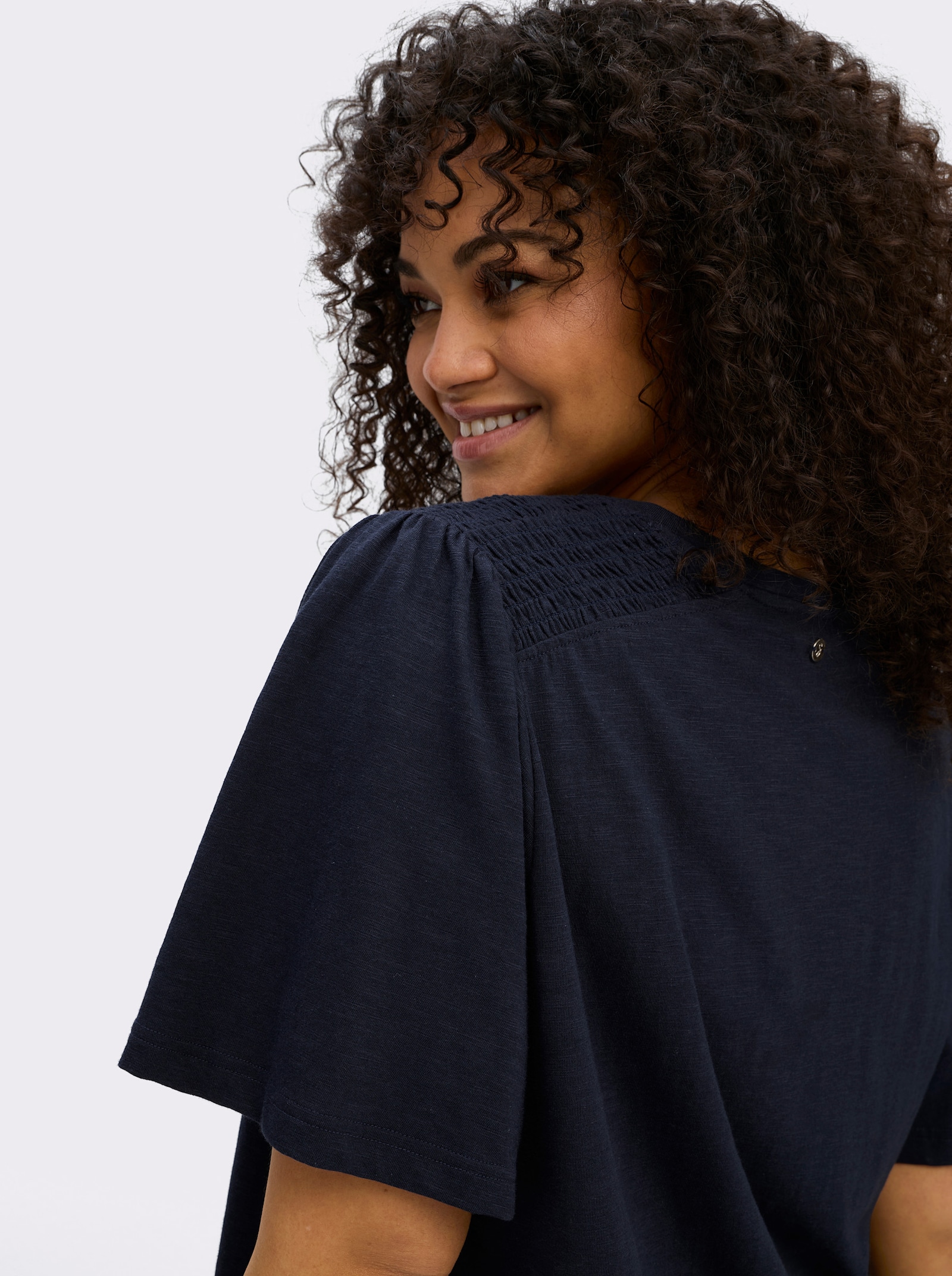 sheego Shirt in A-lijn, met gesmokte schouderpas - diepblauw