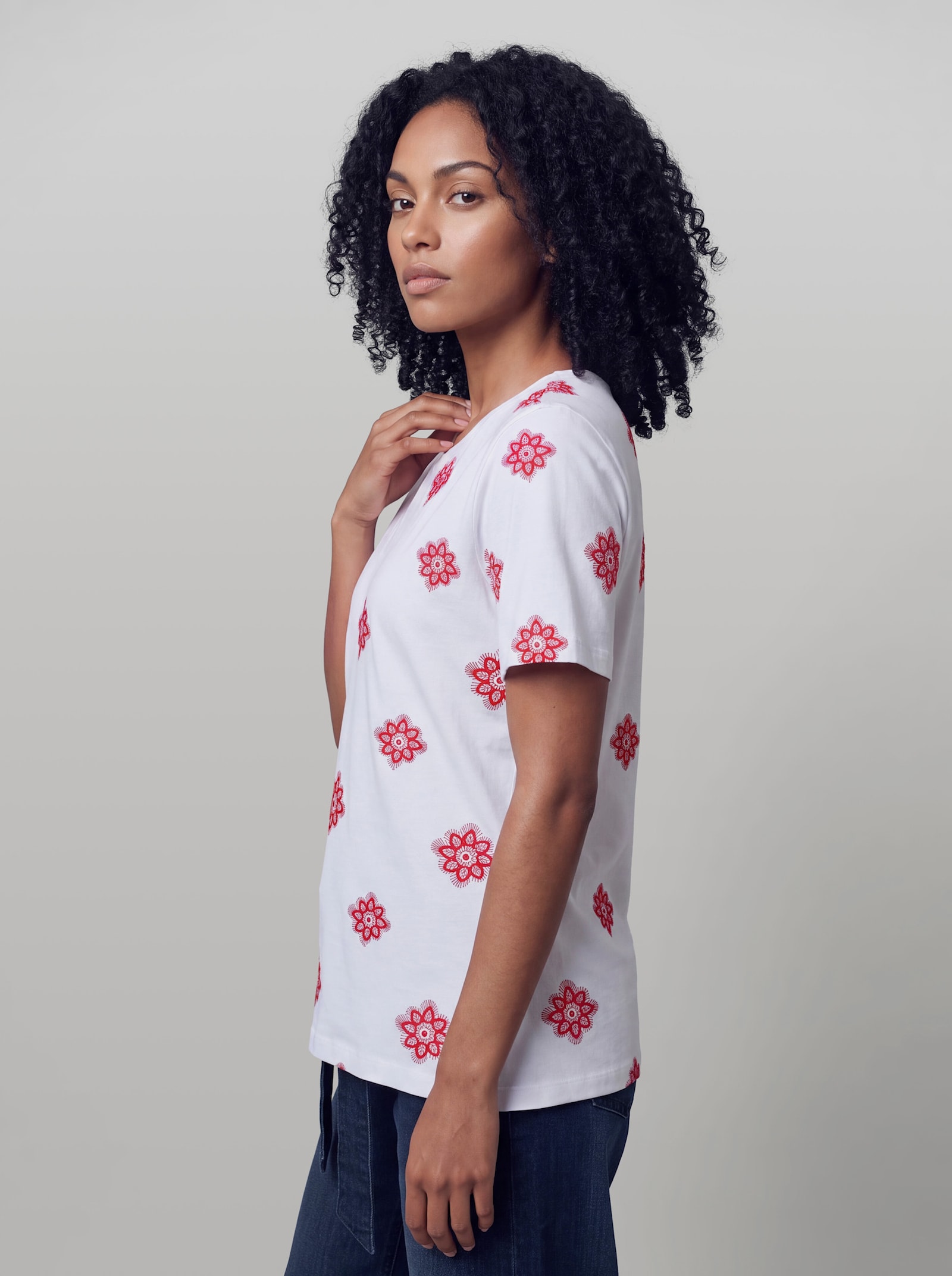 heine Kurzarmshirt mit Blumen-Stickereien - weiß-erdbeere-gemustert