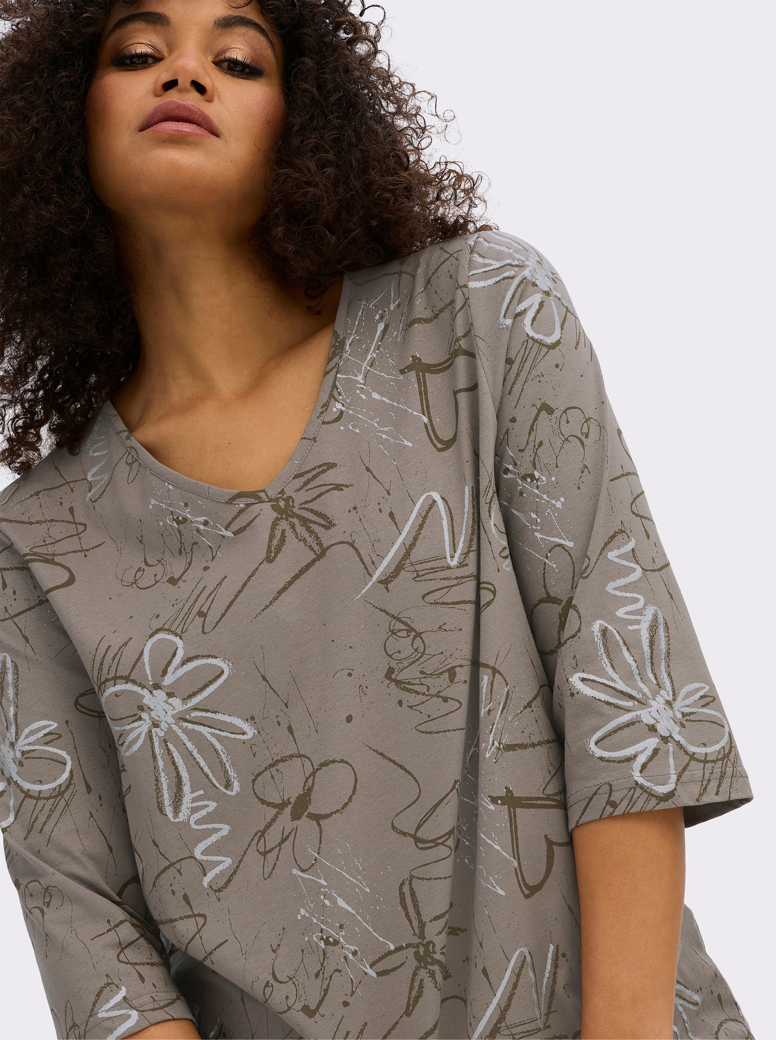 3/4-Arm-Shirt mit Herzen und Blüten verziert - taupe