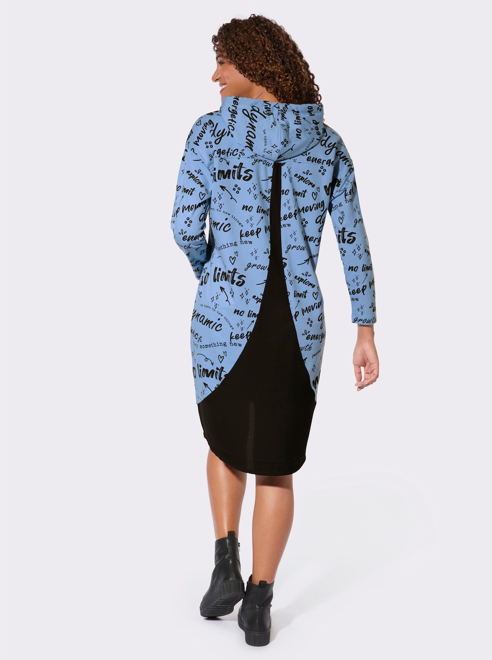 Hoodykleid mit Schriftzügen rundum - himmelblau-schwarz-bedruckt