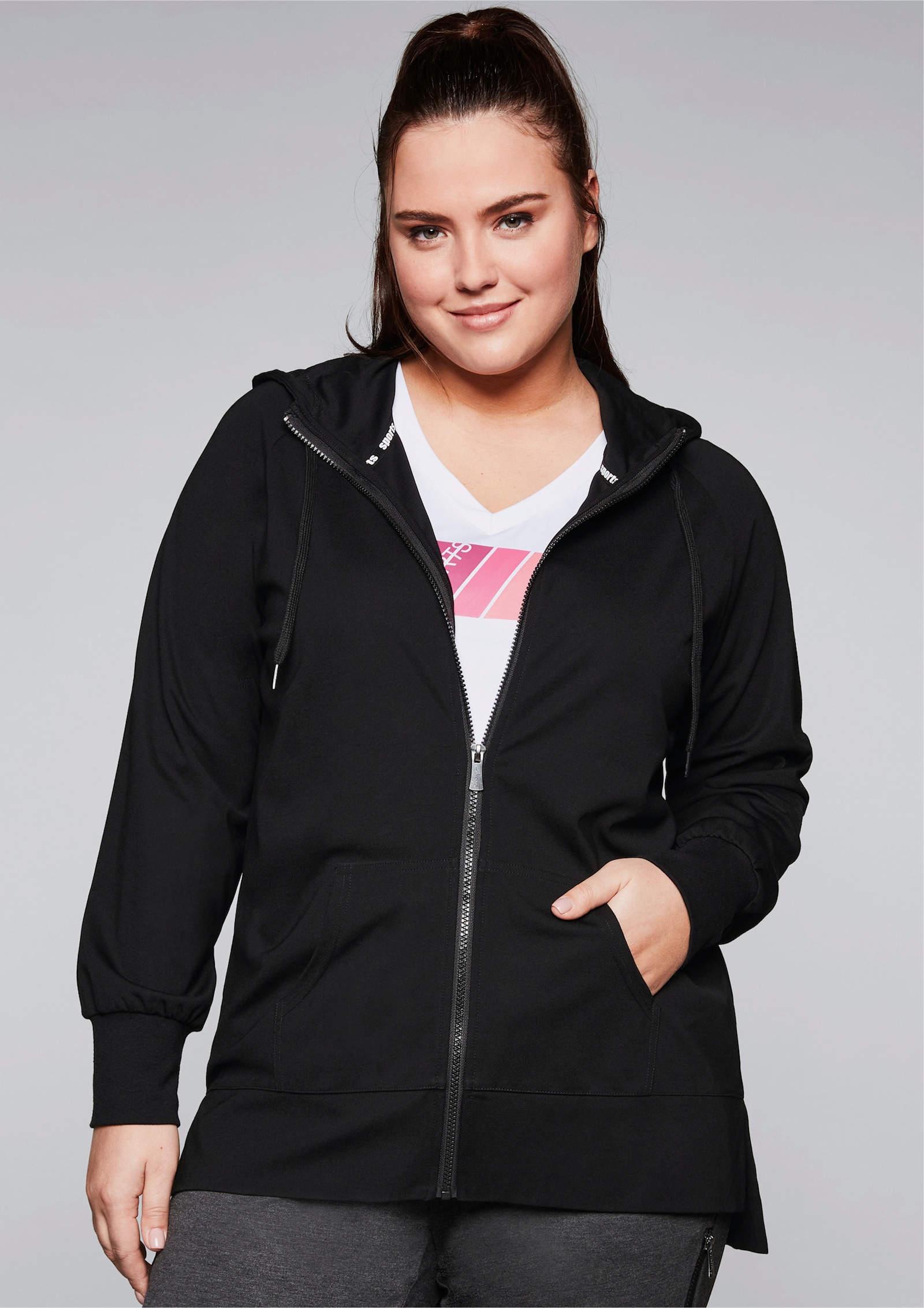 sheego Kapuzensweatjacke mit Kängurutaschen - schwarz