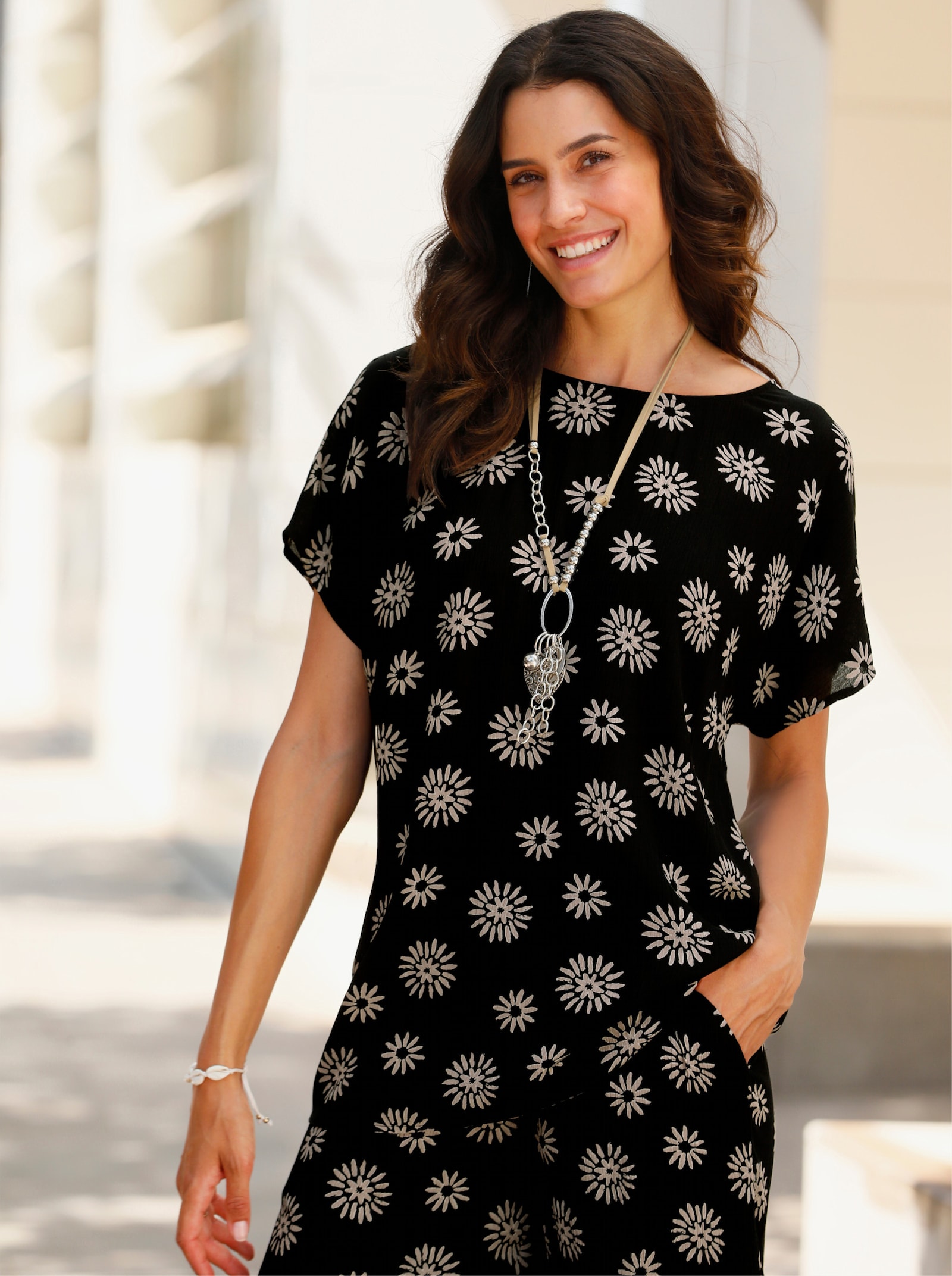 Druckbluse mit überschnittenen Schultern - schwarz-sesam-bedruckt