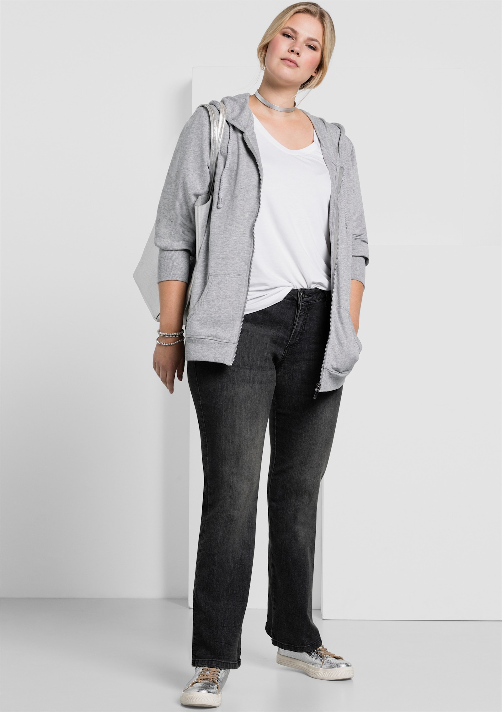 sheego Bootcut-Jeans mit Used-Effekten - black denim