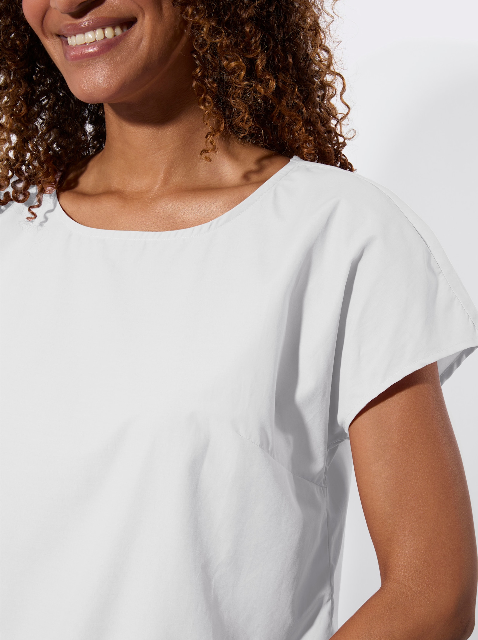 Baumwollbluse mit überschnittenen Schultern - ecru