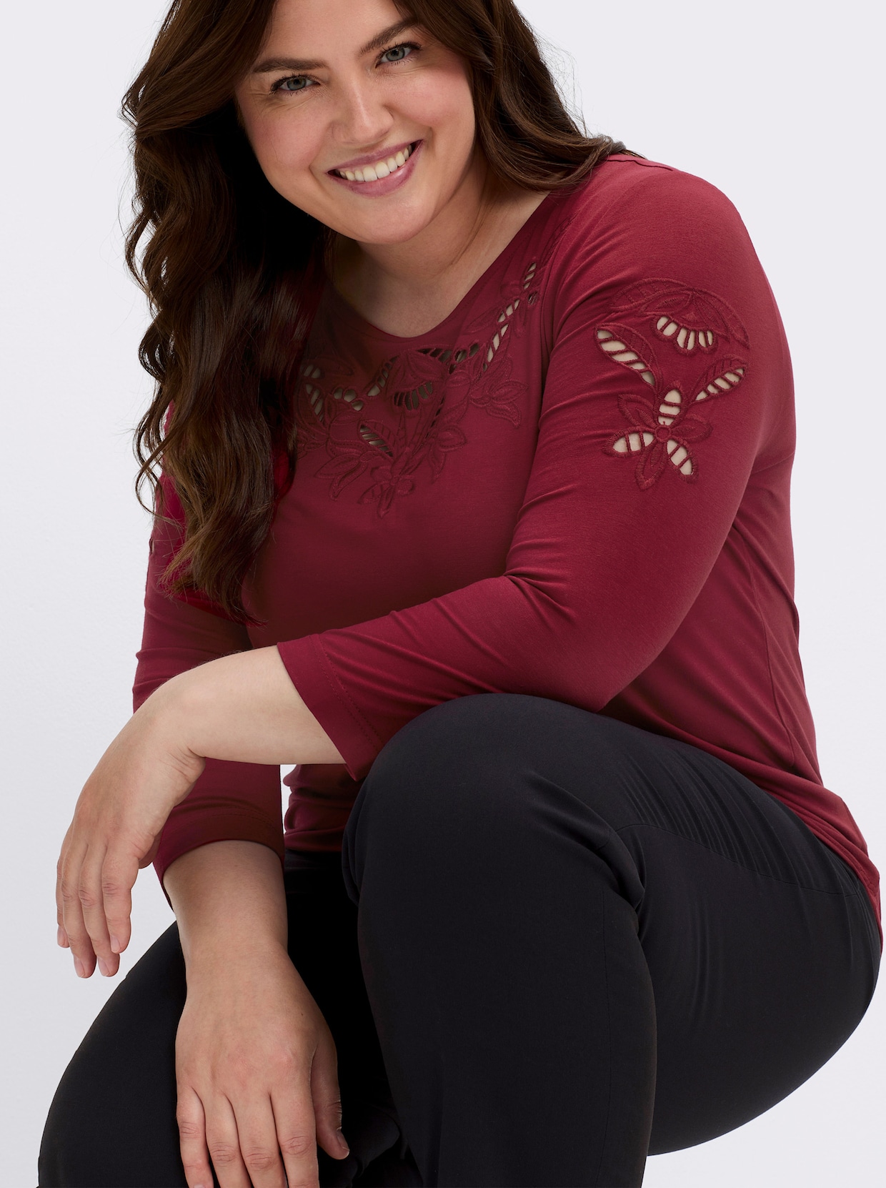 Rundhalsshirt in Viskose-Qualität - dunkelrot