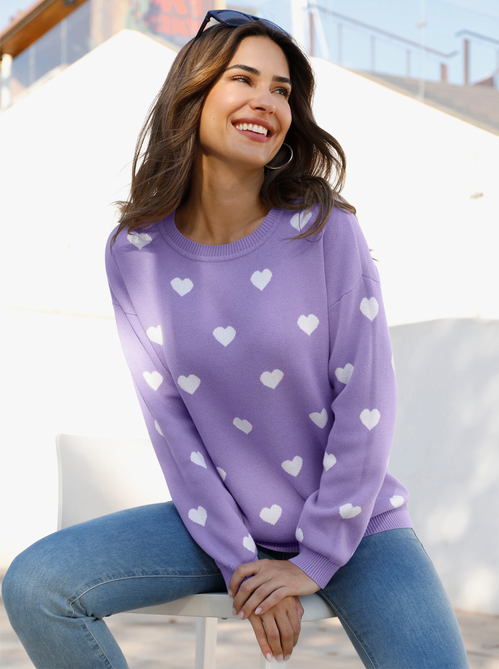 Langarm-Pullover mit Herz-Motiven - lavendel-weiss-gemustert