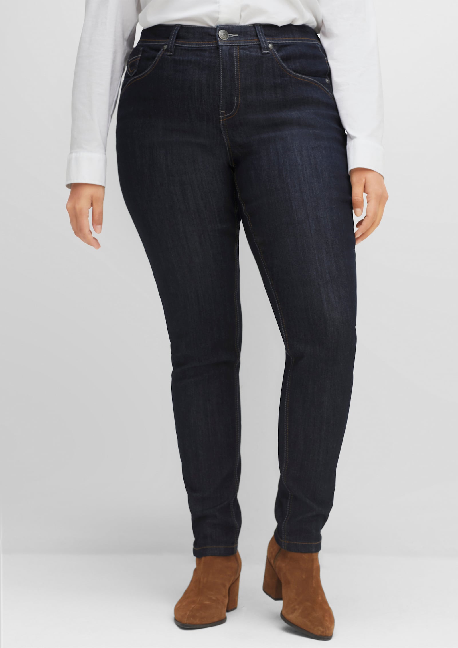 sheego Jeans mit Kontrastnähten - blue black denim