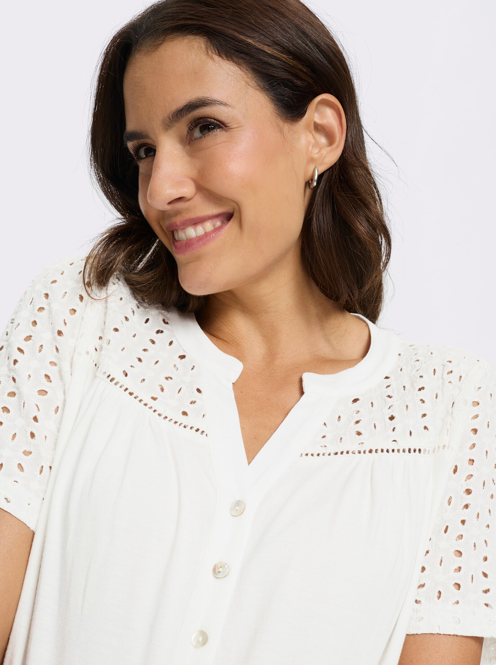 Kurzarmshirt mit Madeira-Stickerei - weiß