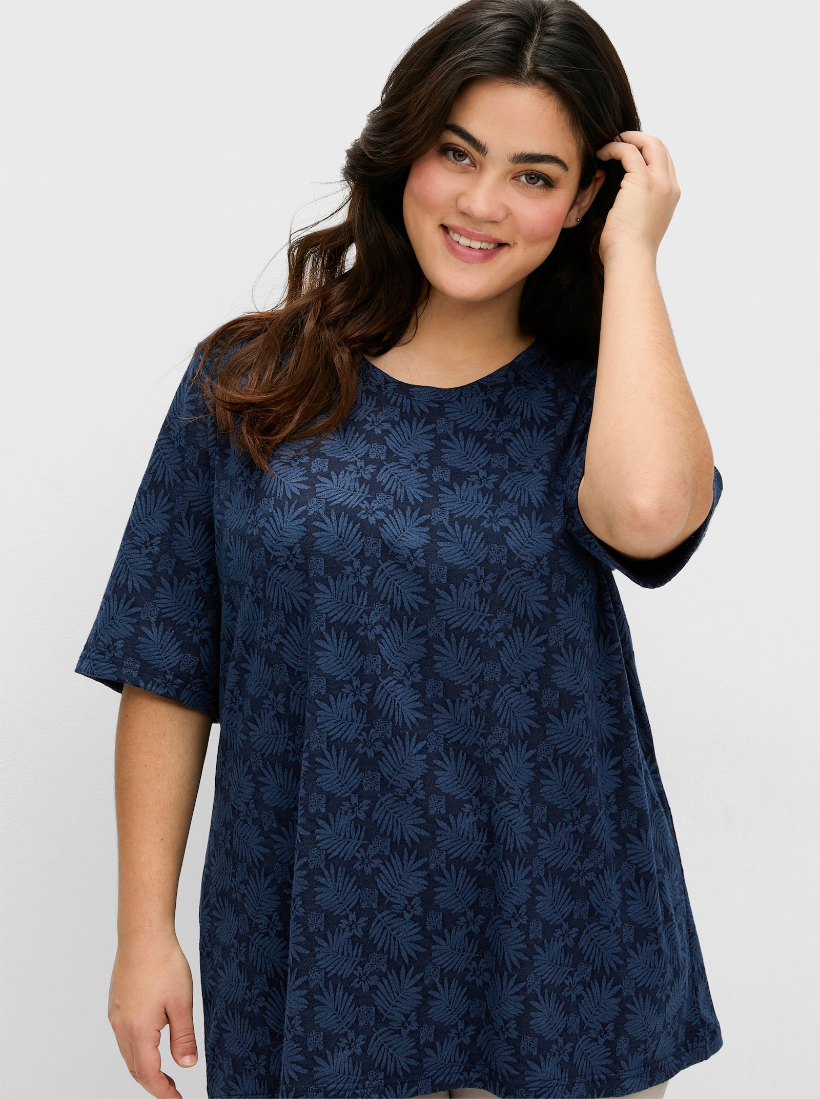 sheego Rundhalsshirt mit tonigem Jacquardmuster - tiefblau