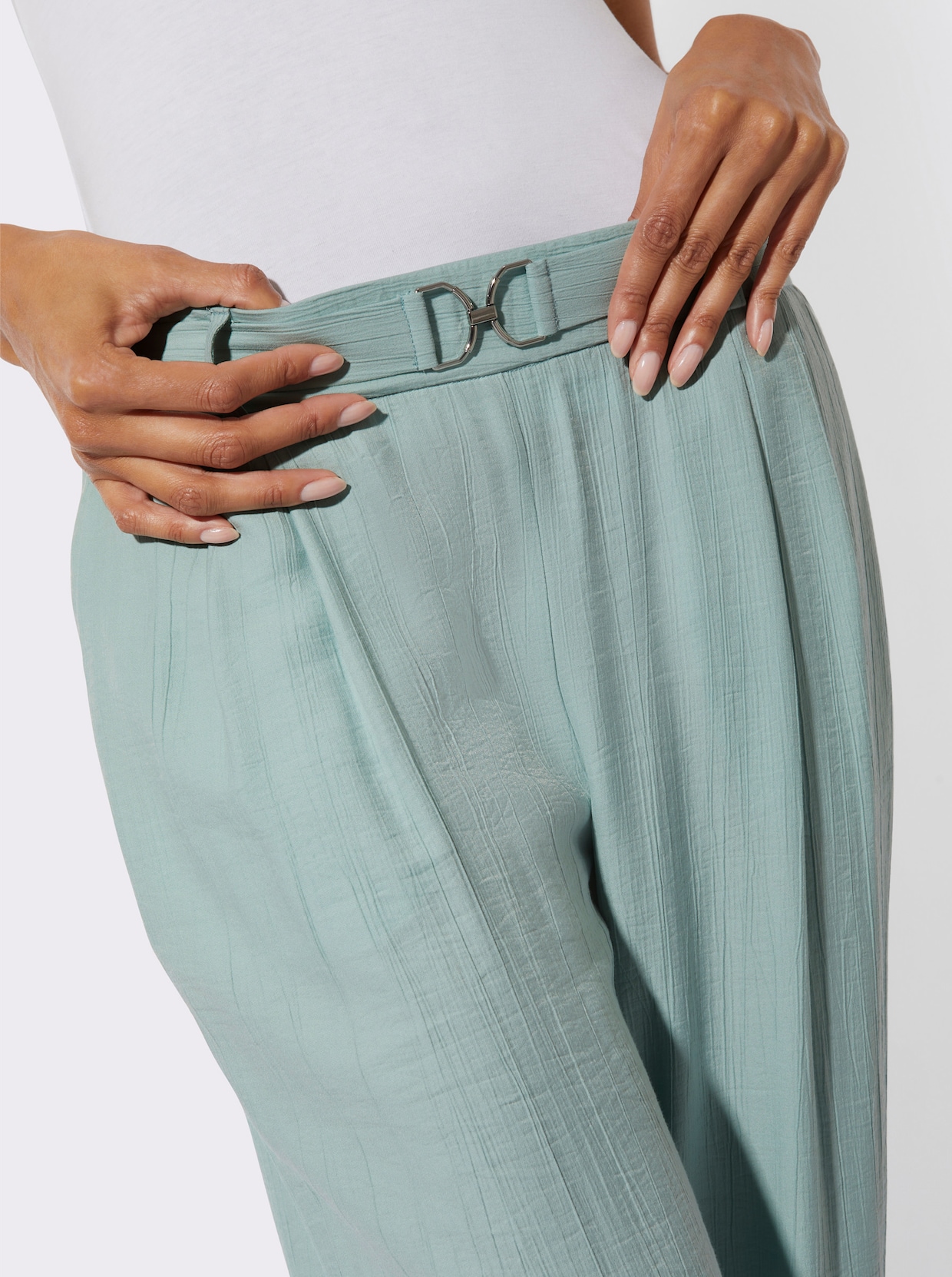 Schlupfjeans mit modisch weiten Beinen - kalkmint