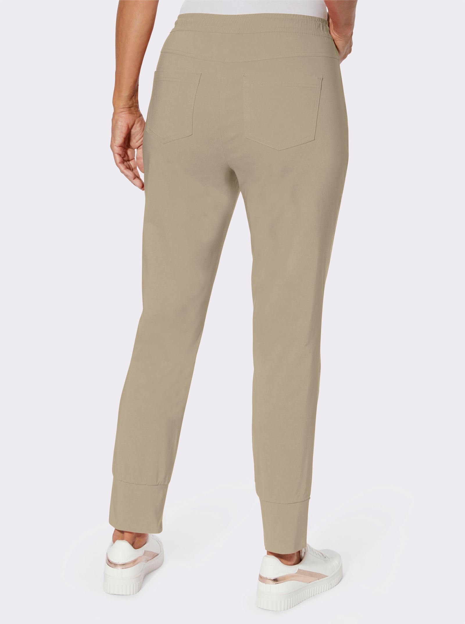 Jogg Pants mit Passformsattel hinten - sand