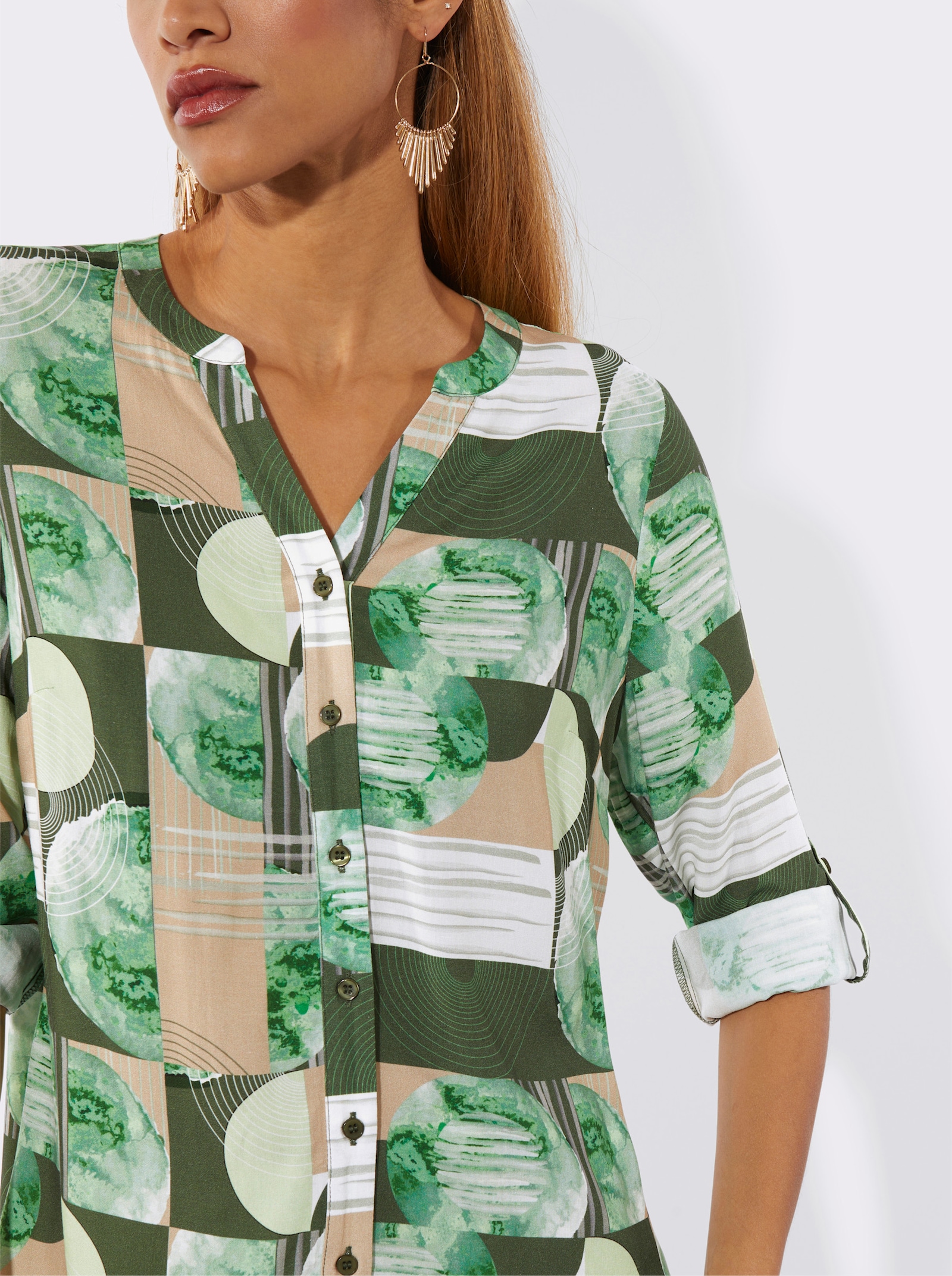 Druckbluse im figurumspielden Schnitt - khaki-pistazie-bedruckt