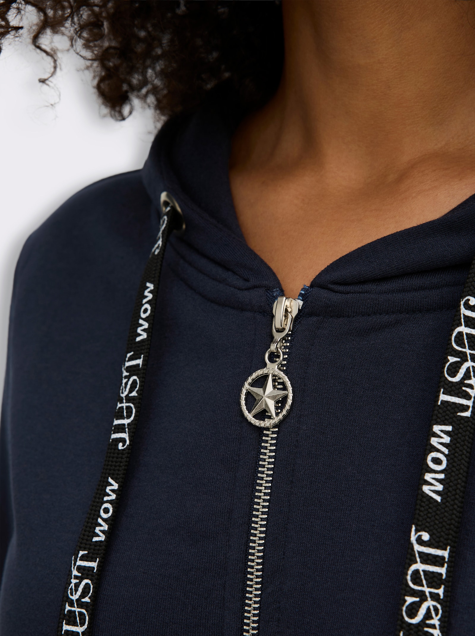 Sweatjacke mit Glitzer-Applikation hinten - marine