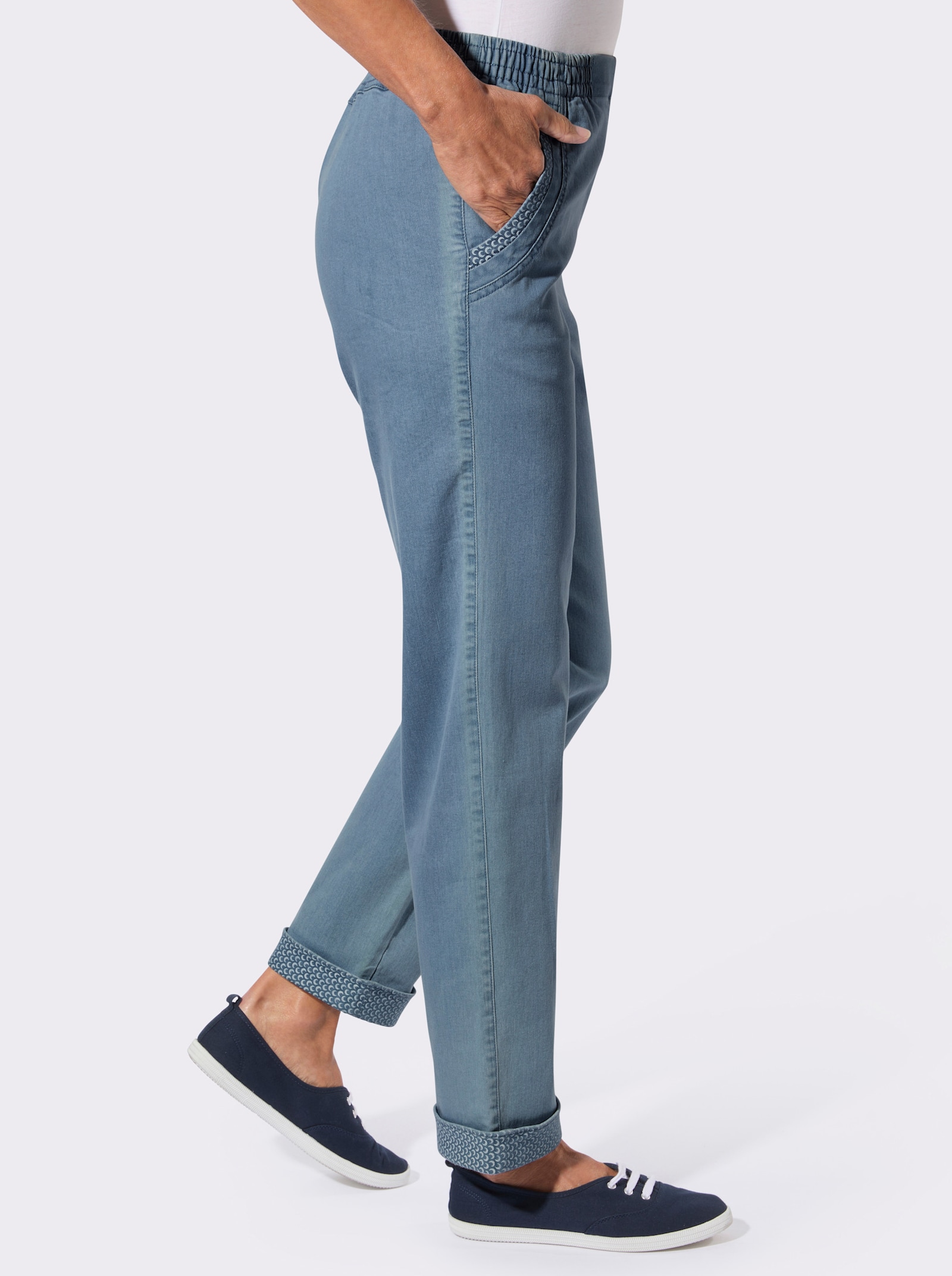 Schlupfjeans mit Bananen-Tasche - blue-bleached