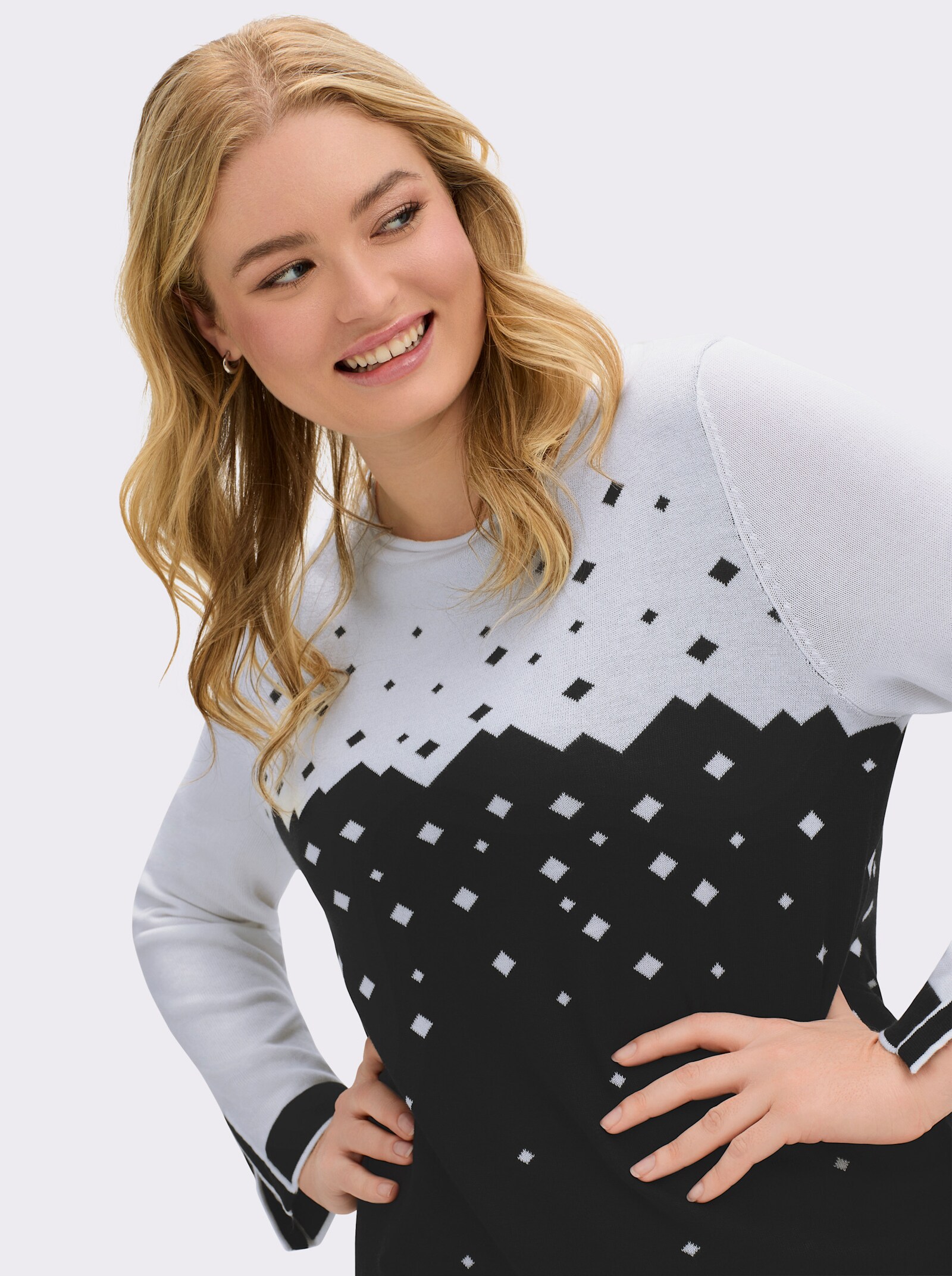 Strickpullover mit geschlitzten Ärmeln - schwarz-weiß