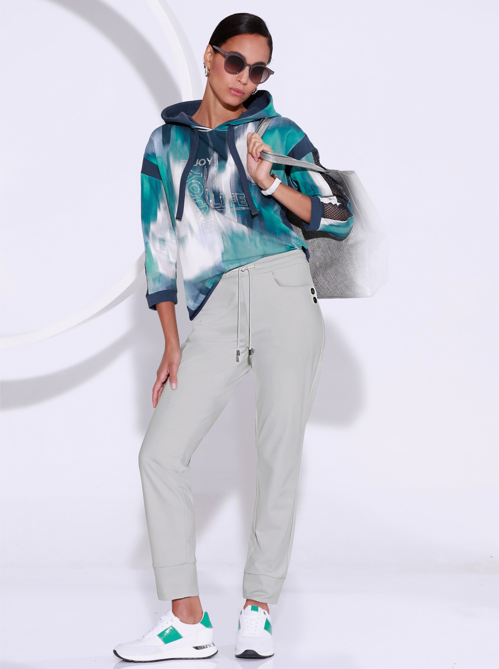 Sweatshirt mit Kontrast-Einsätzen - salbei-dunkelblau-bedruckt