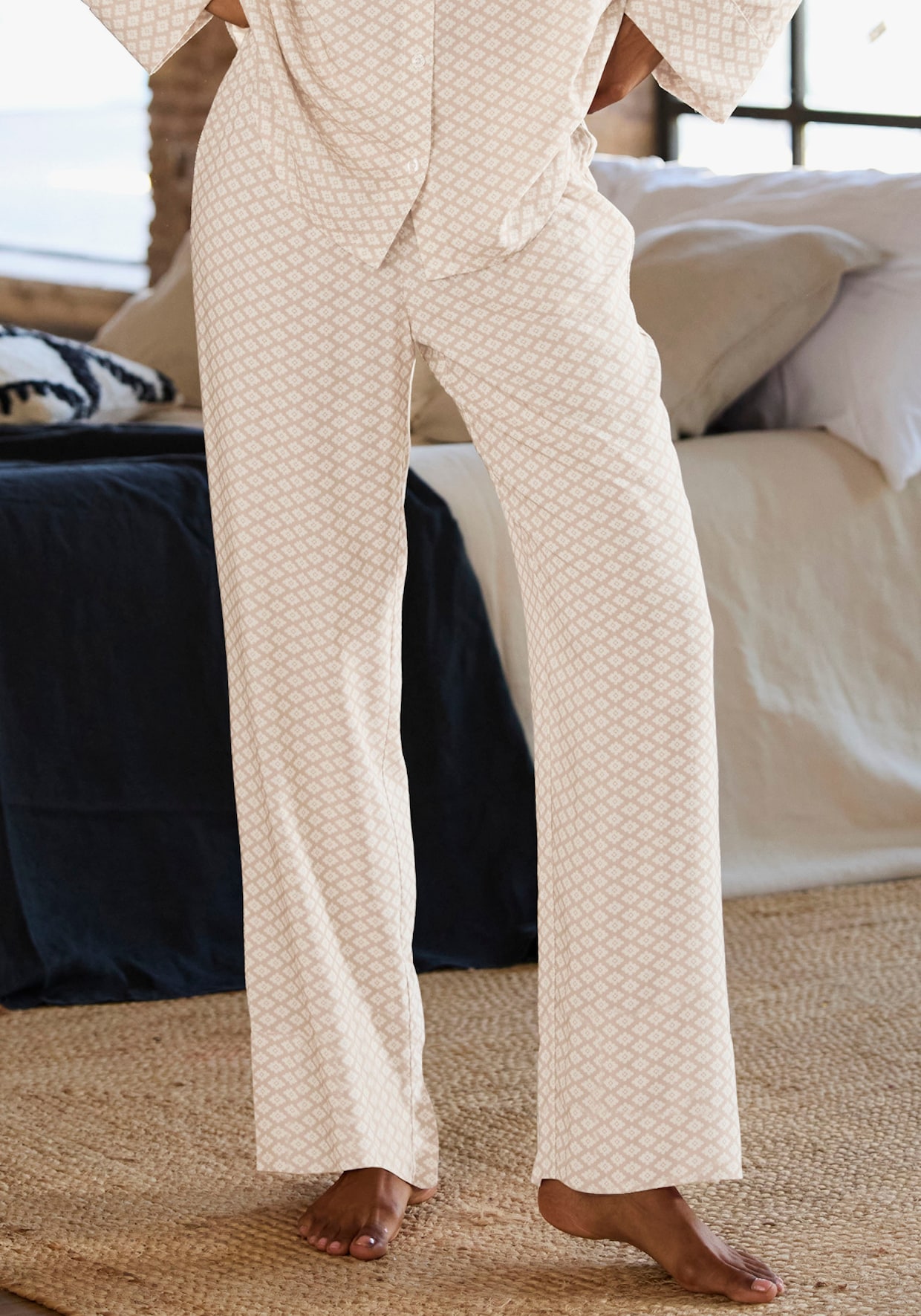 LASCANA Pyjamabroek - beige/wit gedessineerd