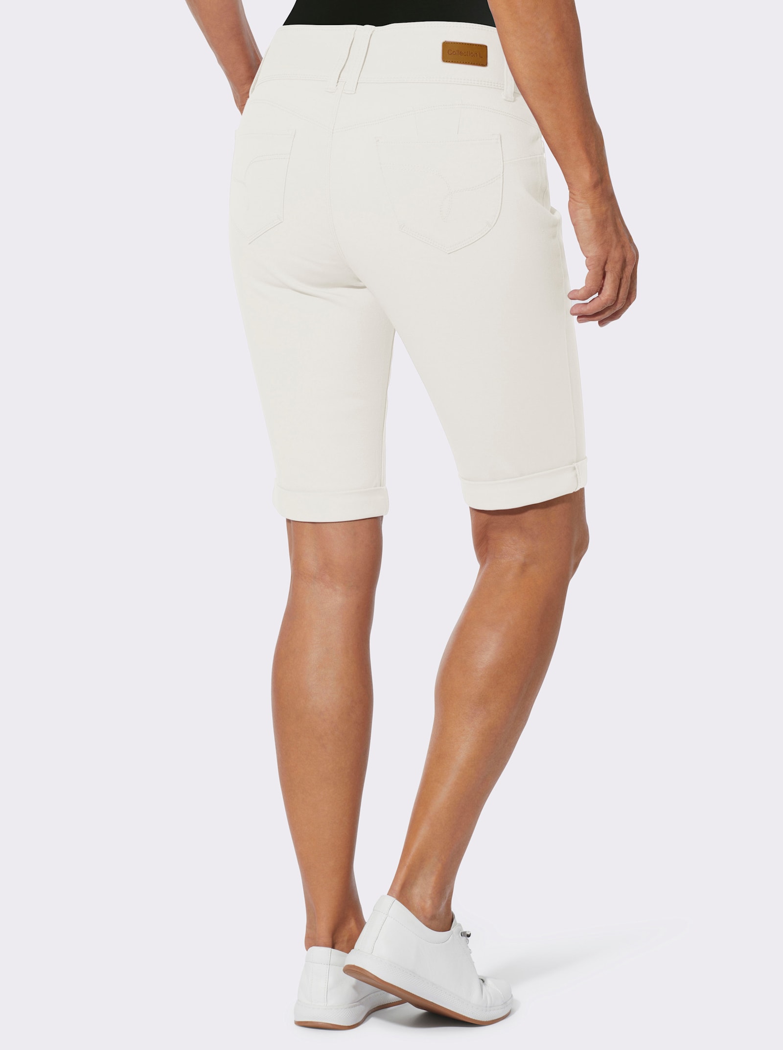 Bermudas mit gekrempeltem Saum - weiß