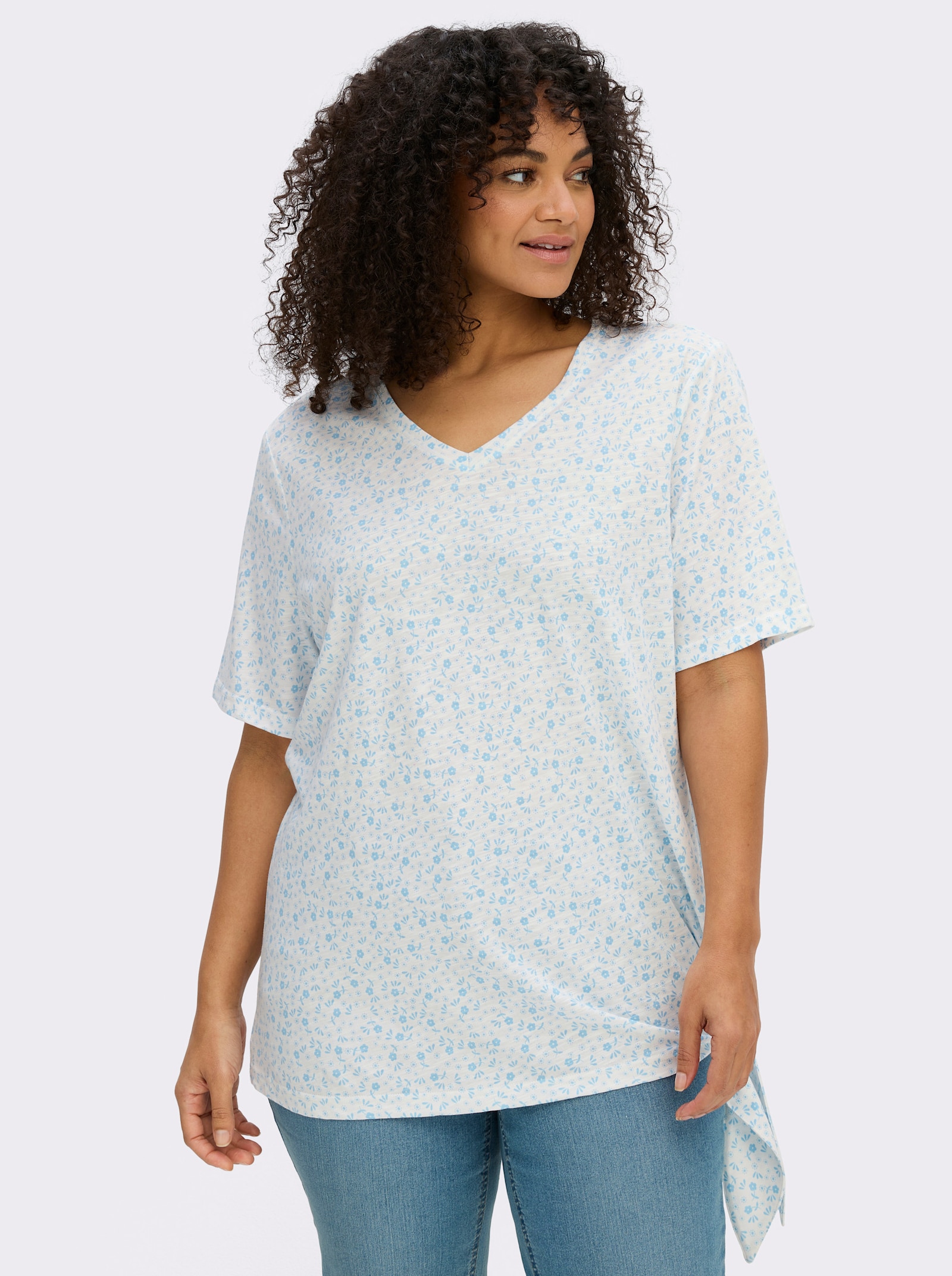 sheego V-Shirt mit Knotendetail am Saum - ecru-aqua-bedruckt