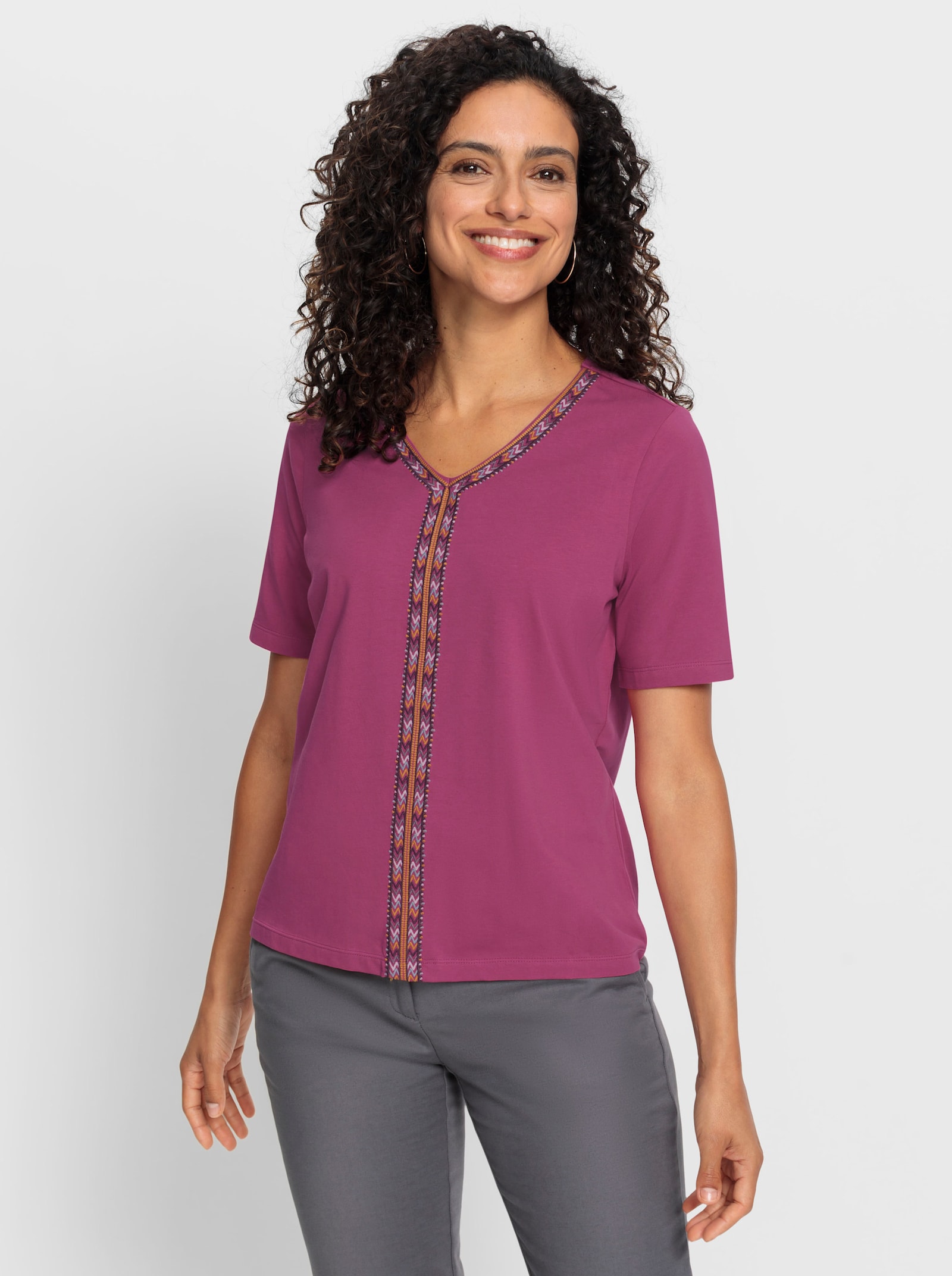 V-Shirt mit Stickerei-Verzierung - erika