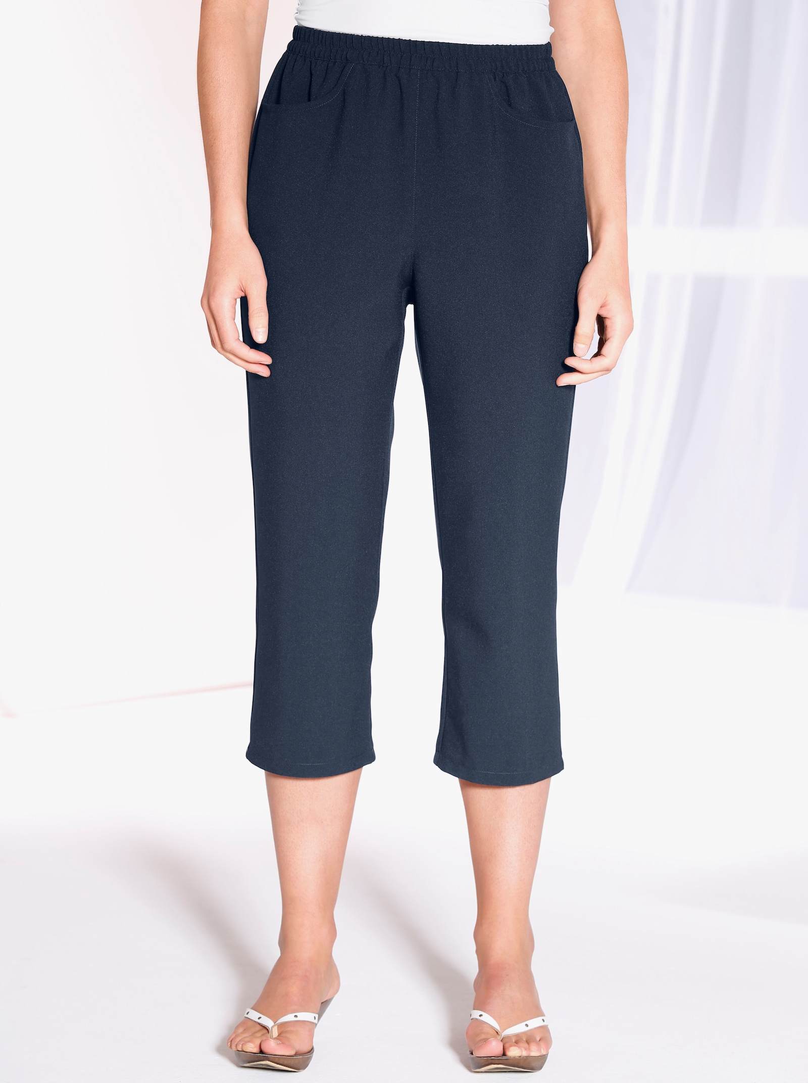 Caprihose mit glitzernder Schmetterlings-Applikation - marine