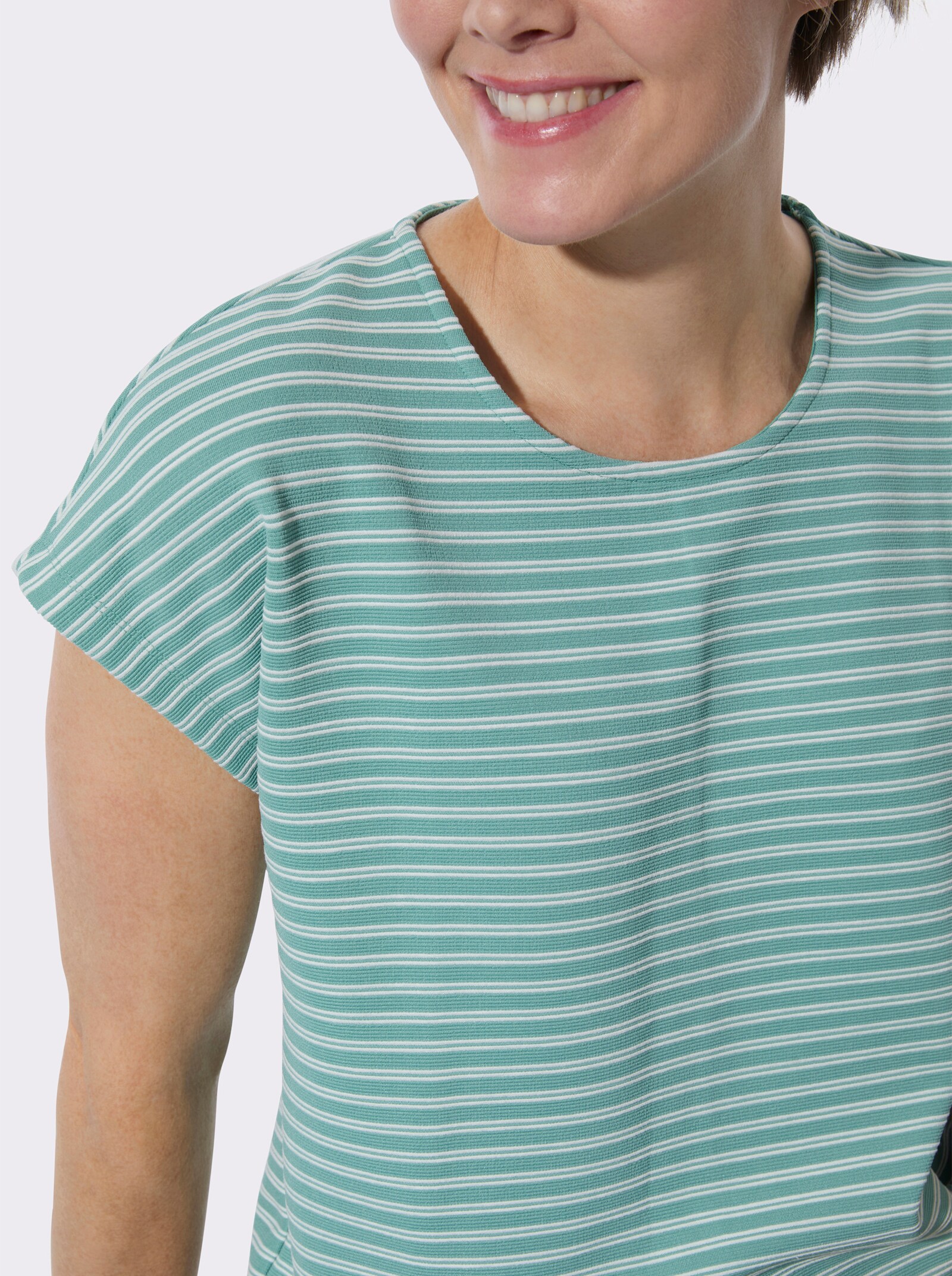Rundhalsshirt mit zweifarbigem Jacquardmuster - salbei-ecru-geringelt