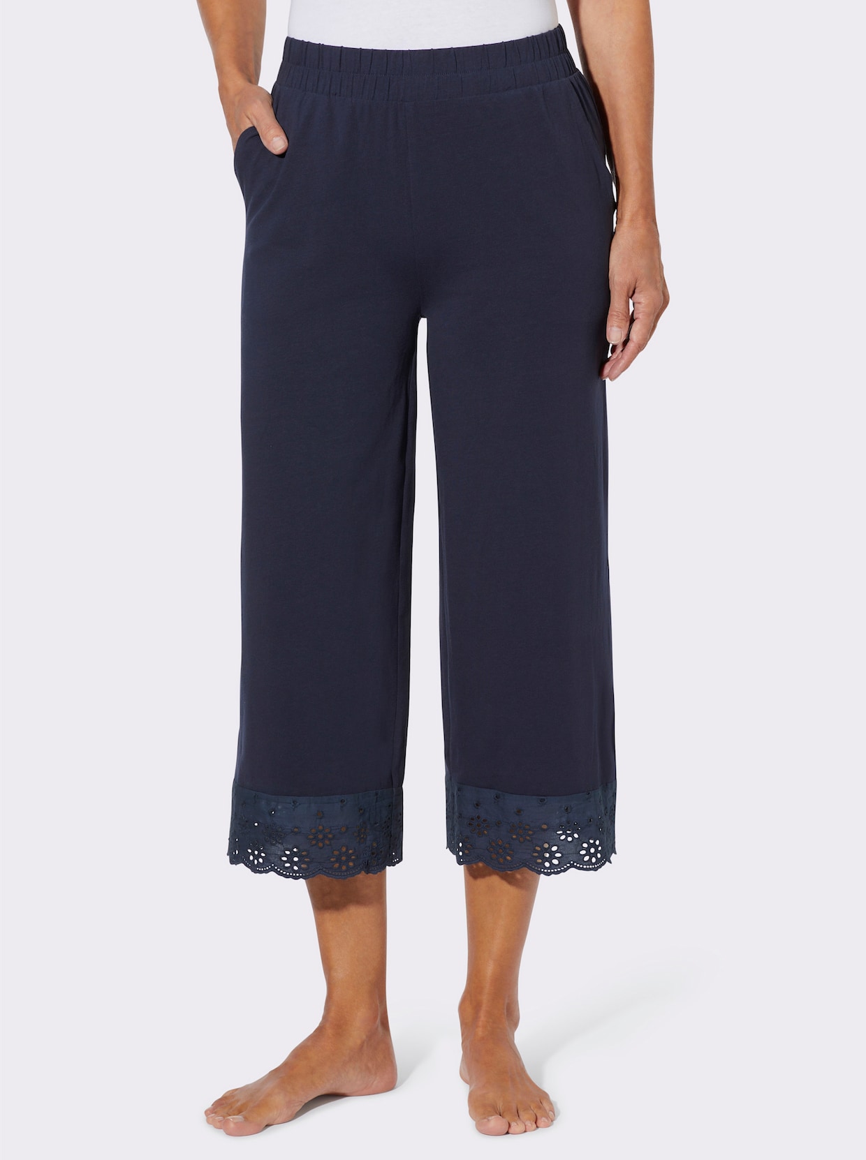 Freizeithose mit Lochstickerei-Bordüre - marine