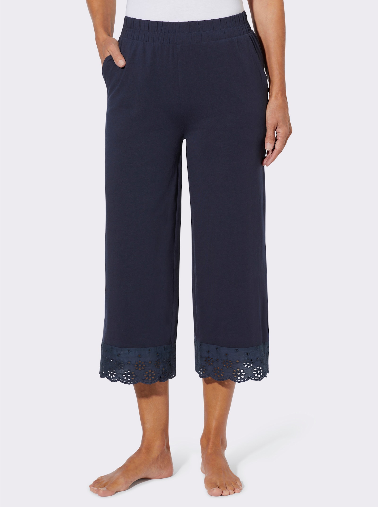 Freizeithose mit Lochstickerei-Bordüre - marine