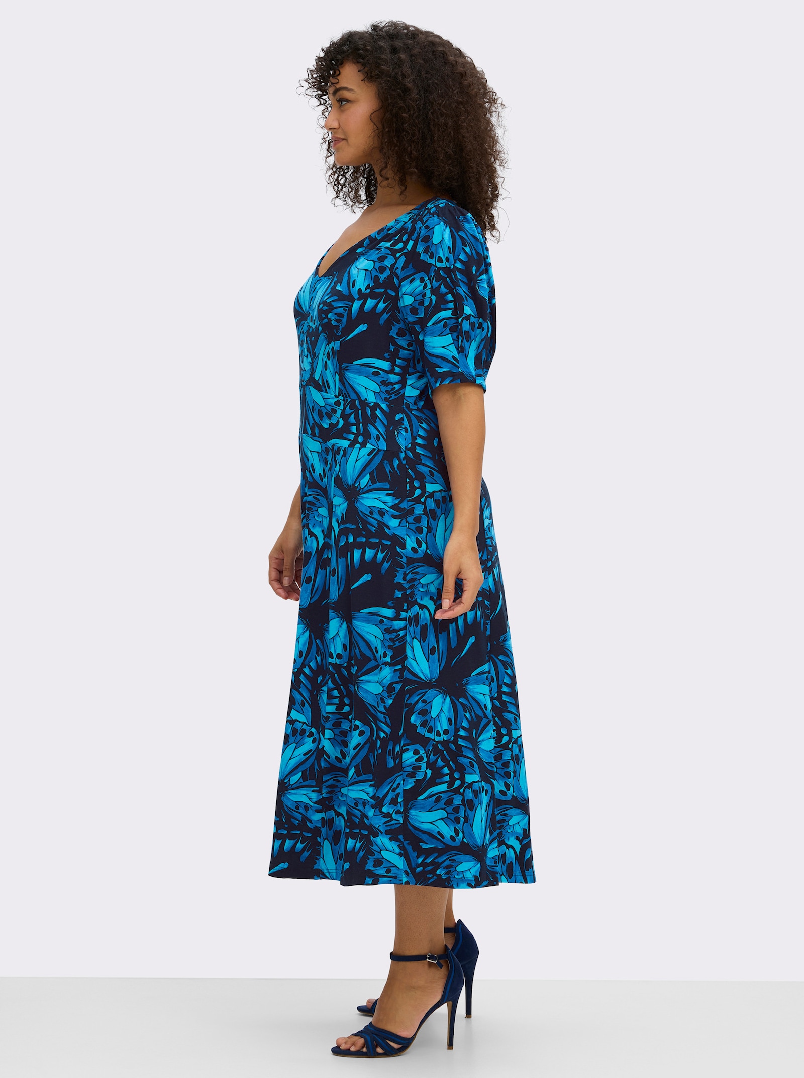 sheego by Joe Browns Jerseykleid mit Schmetterlingsprint - tiefblau-royalblau-gemustert