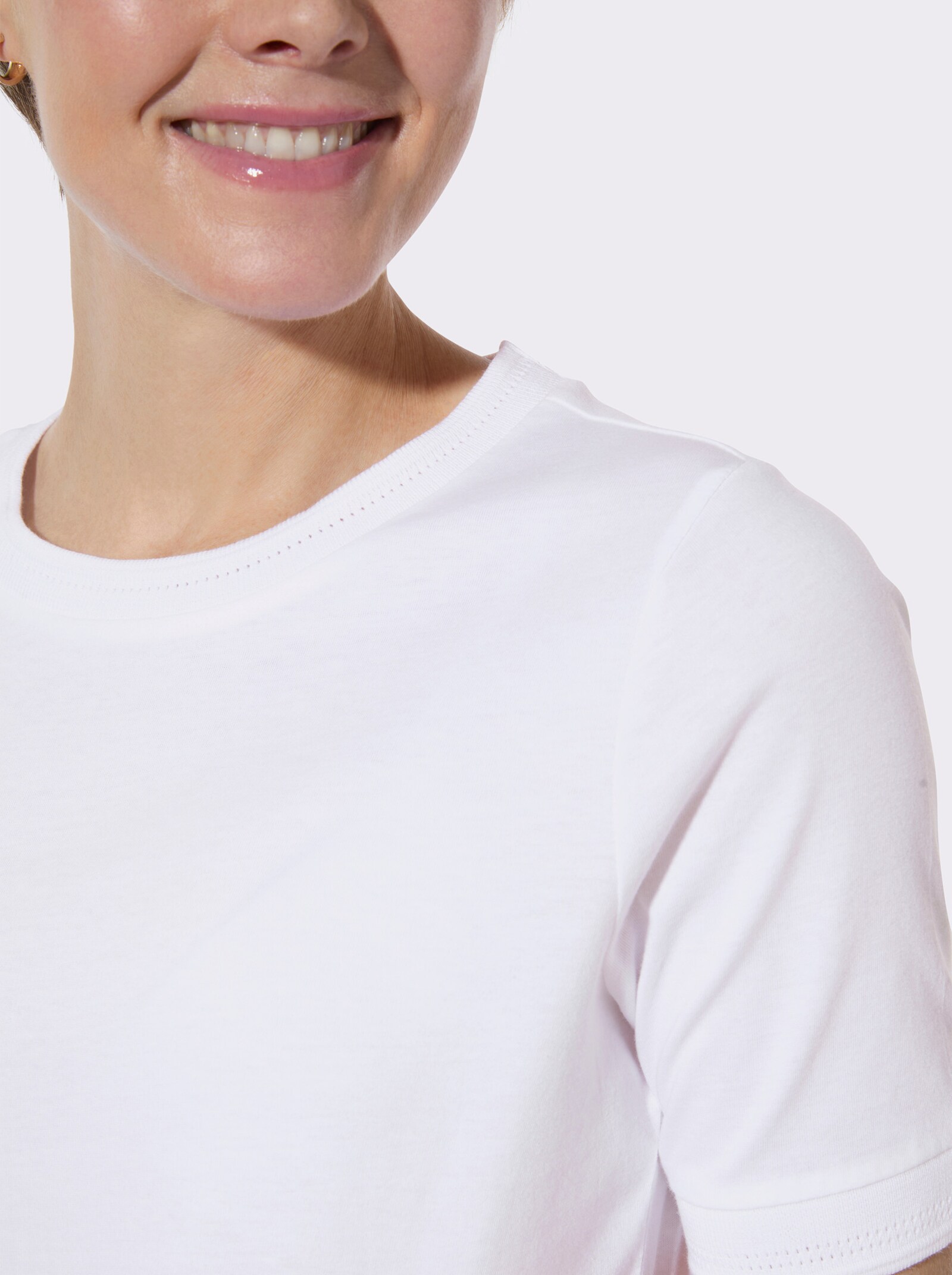 Rundhalsshirt mit Ajourmuster an Kragen und Ärmeln - weiß