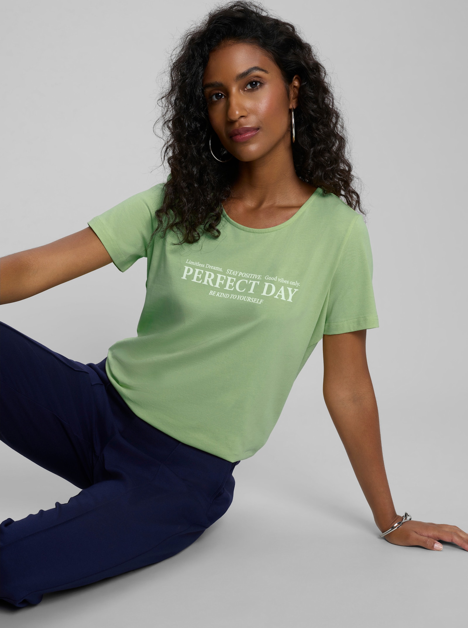 heine Shirt mit Schriftzug - reseda