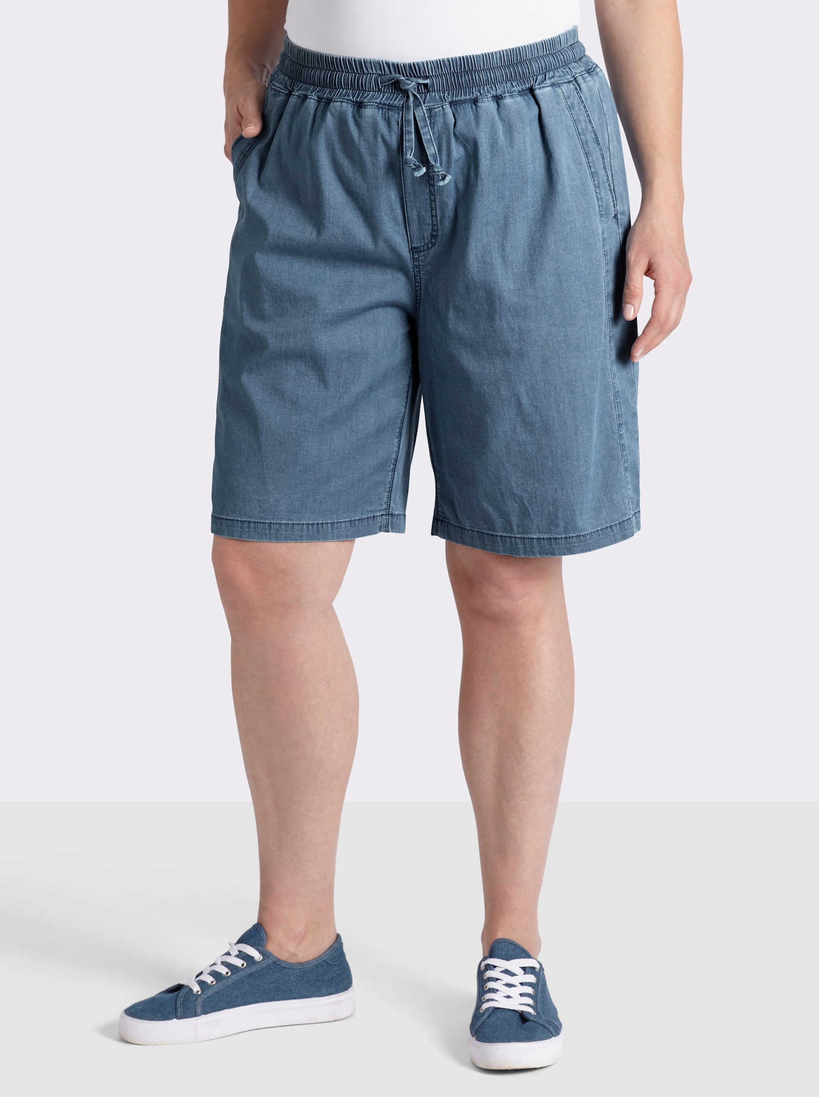 sheego Jeansshort mit Ziernieten hinten - blue-bleached