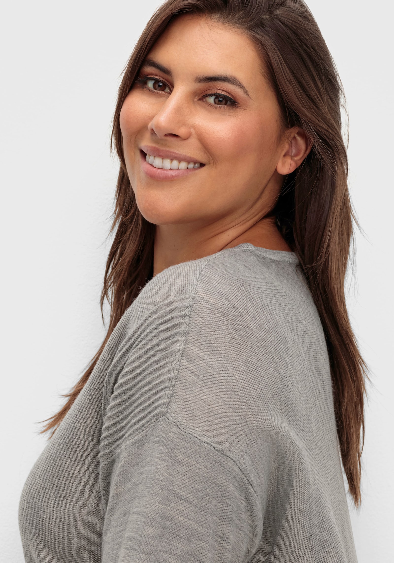 Rundhalspullover mit Ripp-Details - grau