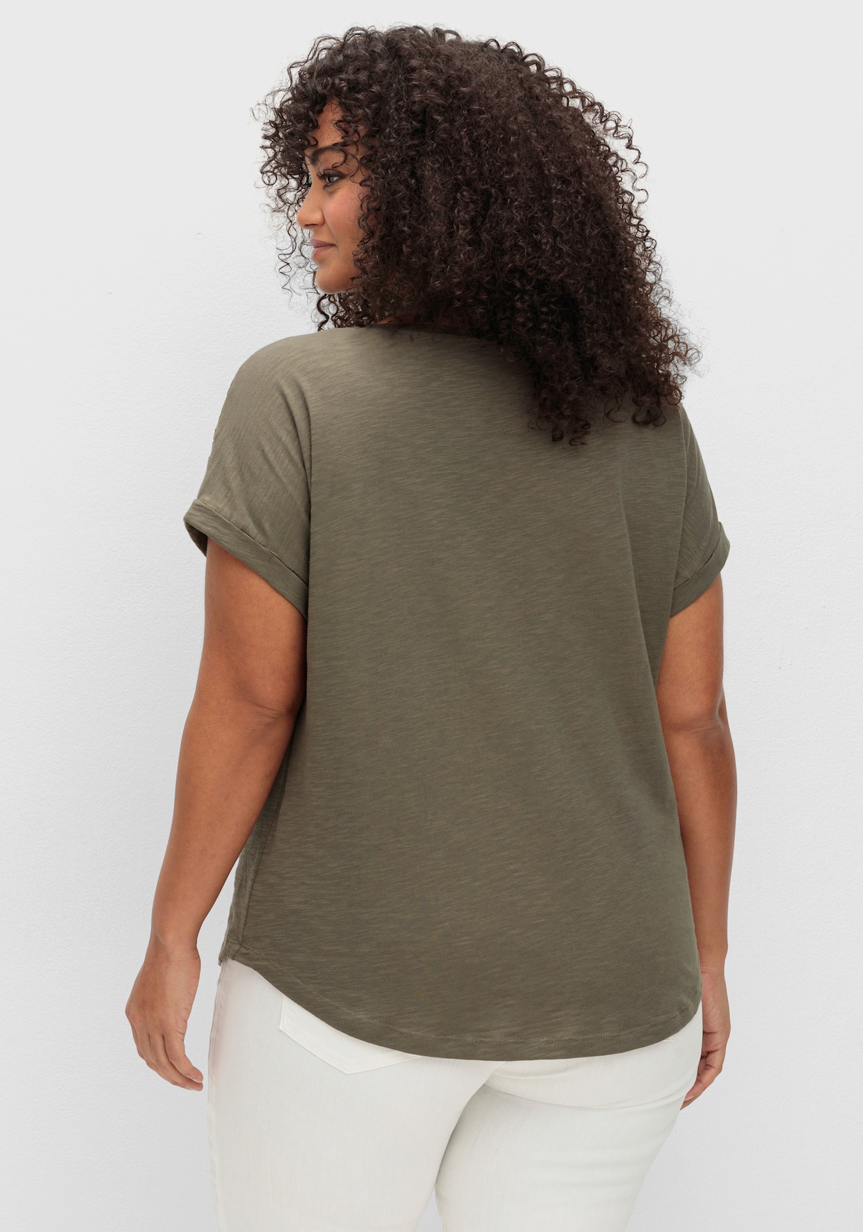 V-Shirt - oliv