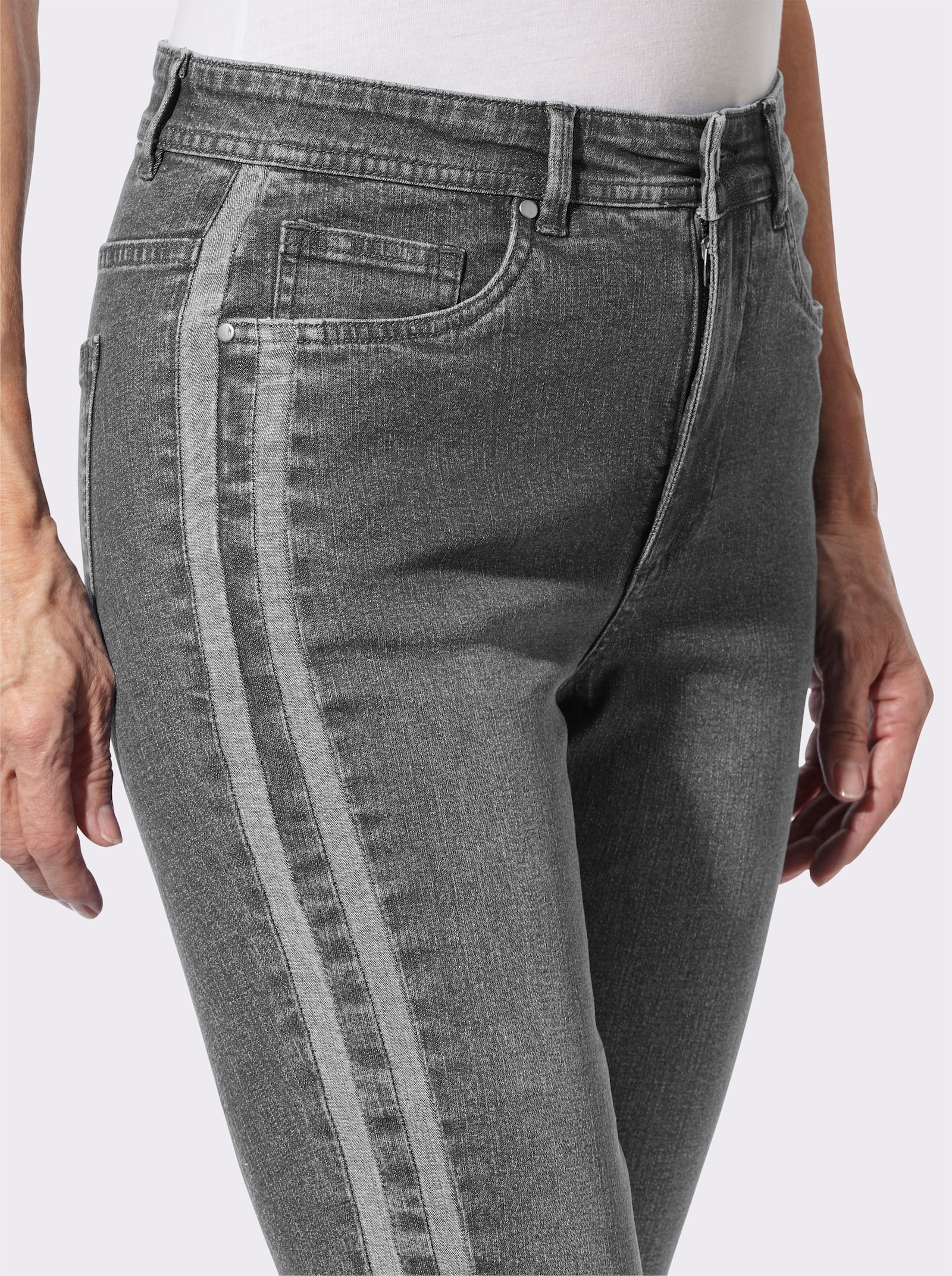 Gerade Jeans mit seitlichen Kontraststreifen - light grey-denim
