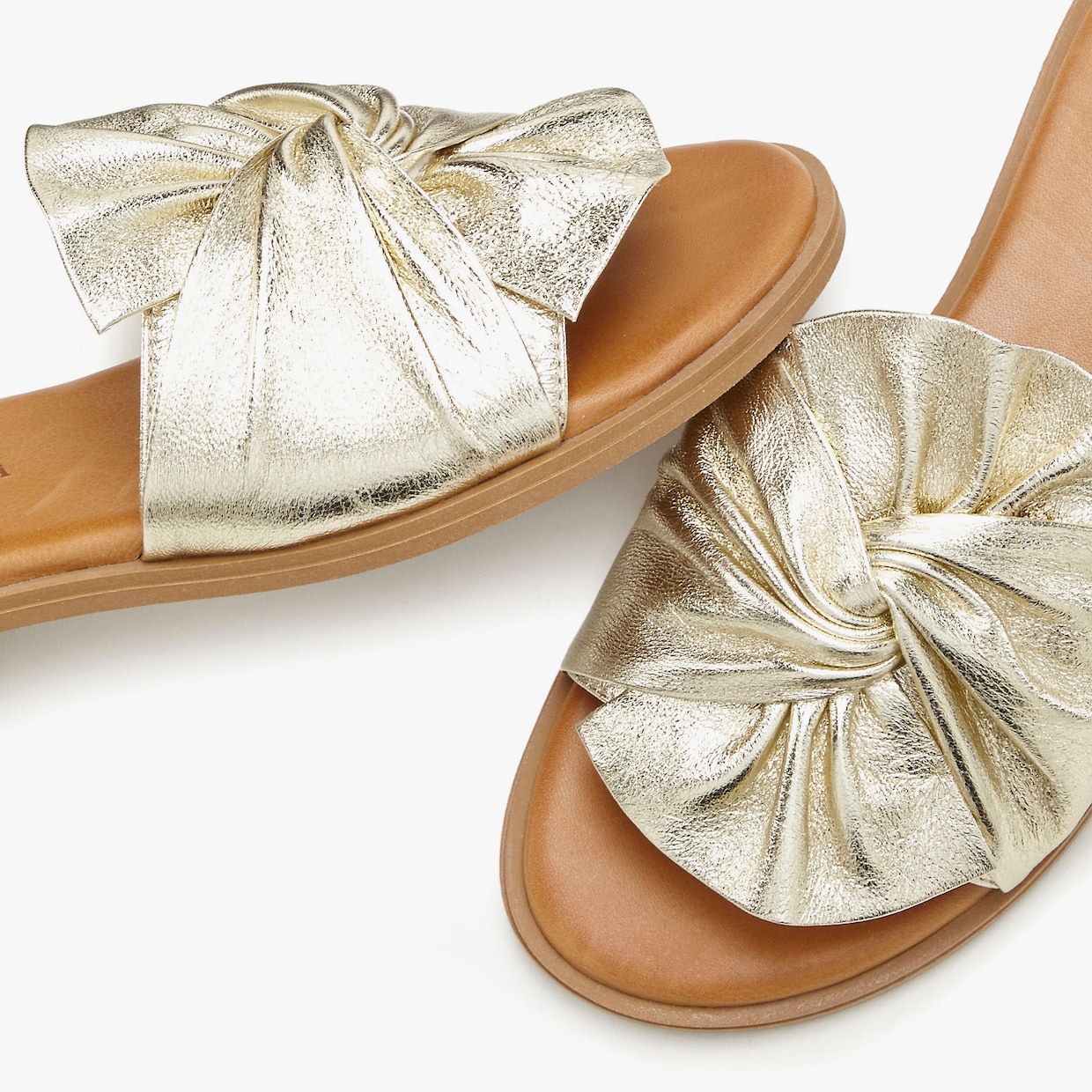 LASCANA Slippers - goudkleur