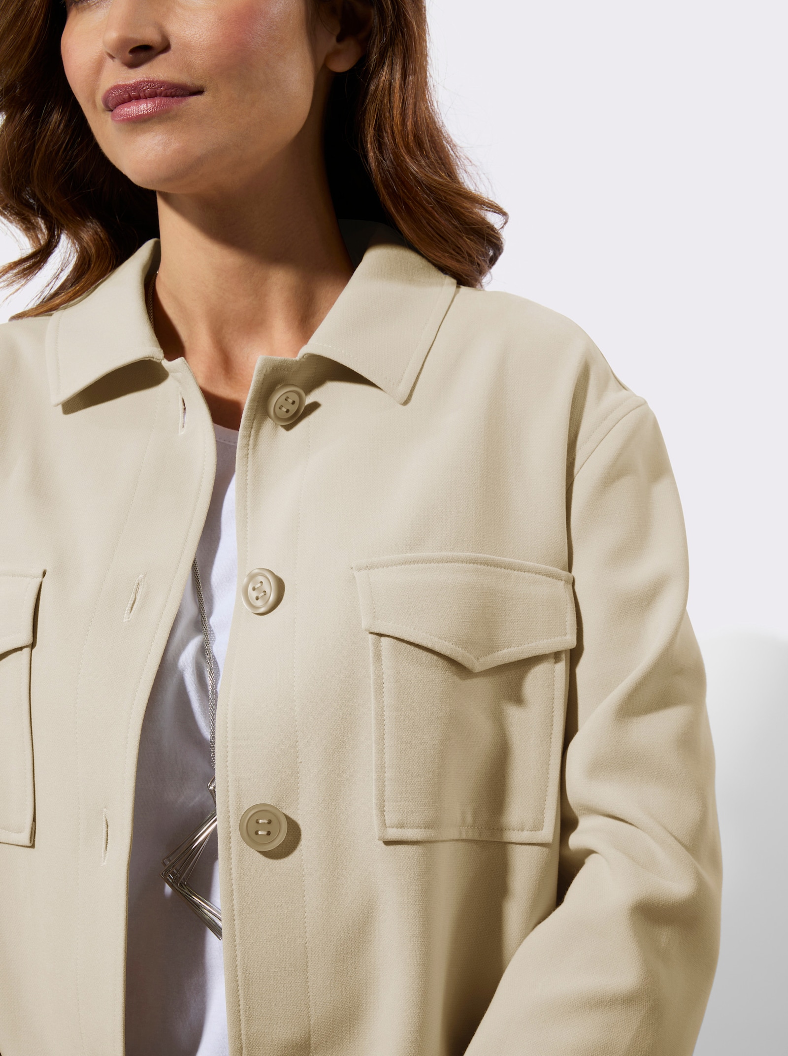 Kurzblazer in kastiger Form - sand