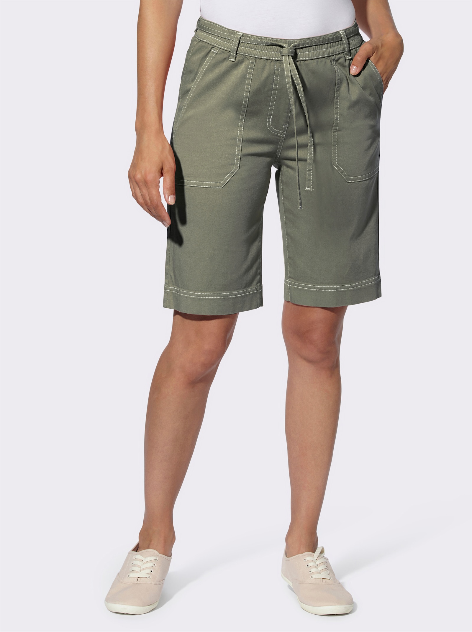 Jeansbermudas in Schlupfform, mit Bindegürtel - khaki