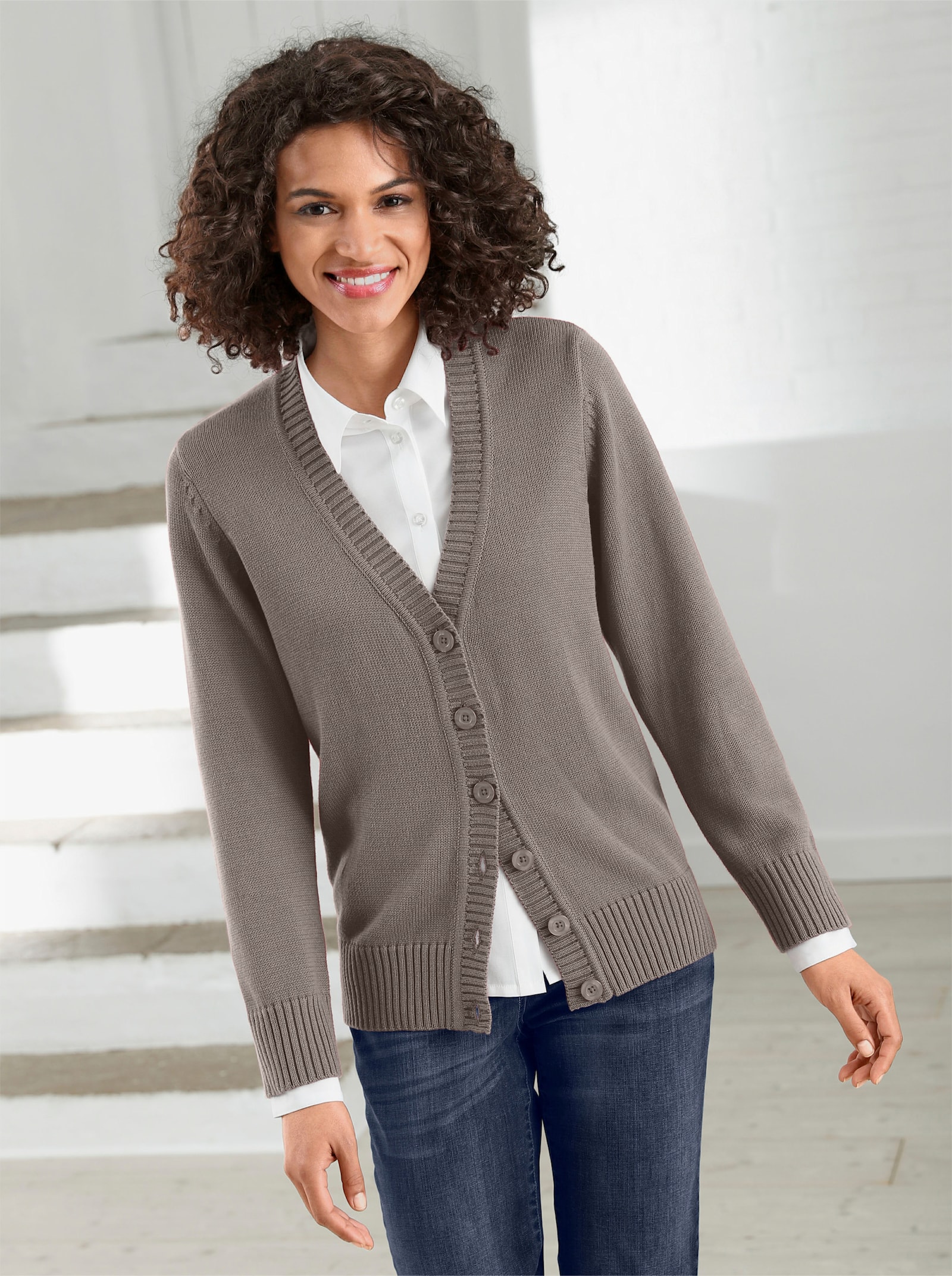 Strickjacke mit farblich abgestimmten Knöpfen - taupe-meliert