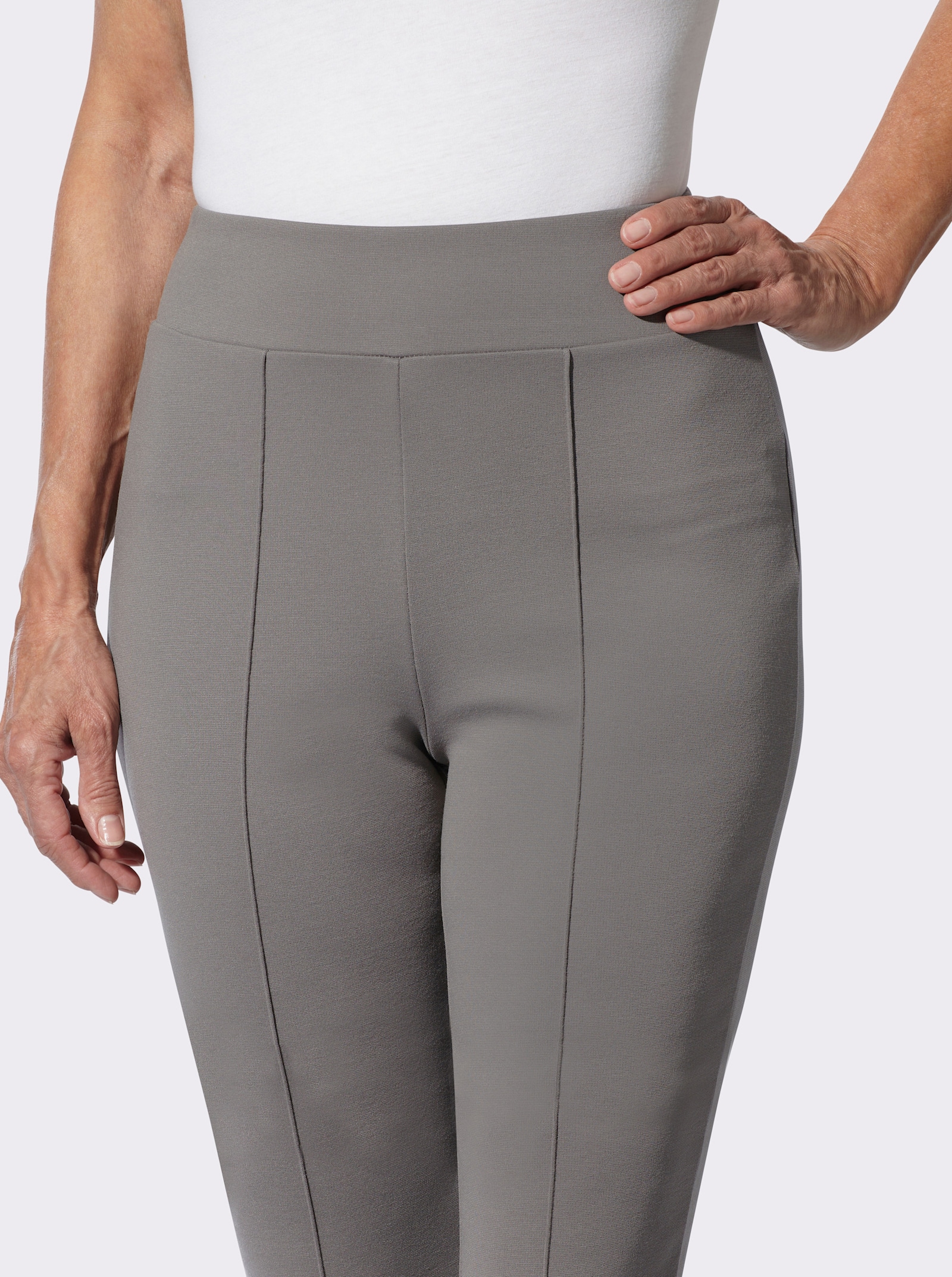 Freizeithose mit Biesenverzierung - grau