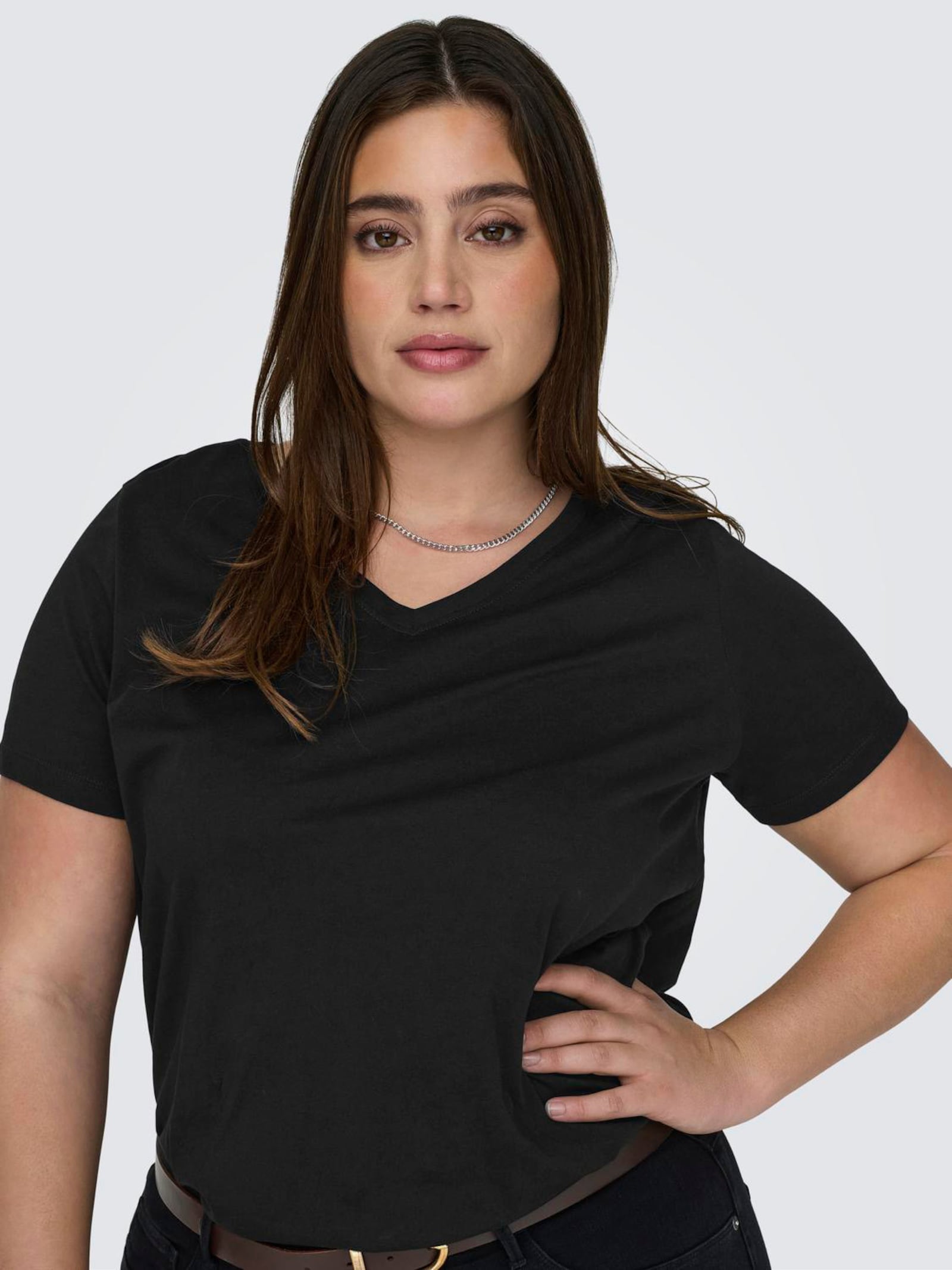 V-Shirt - black
