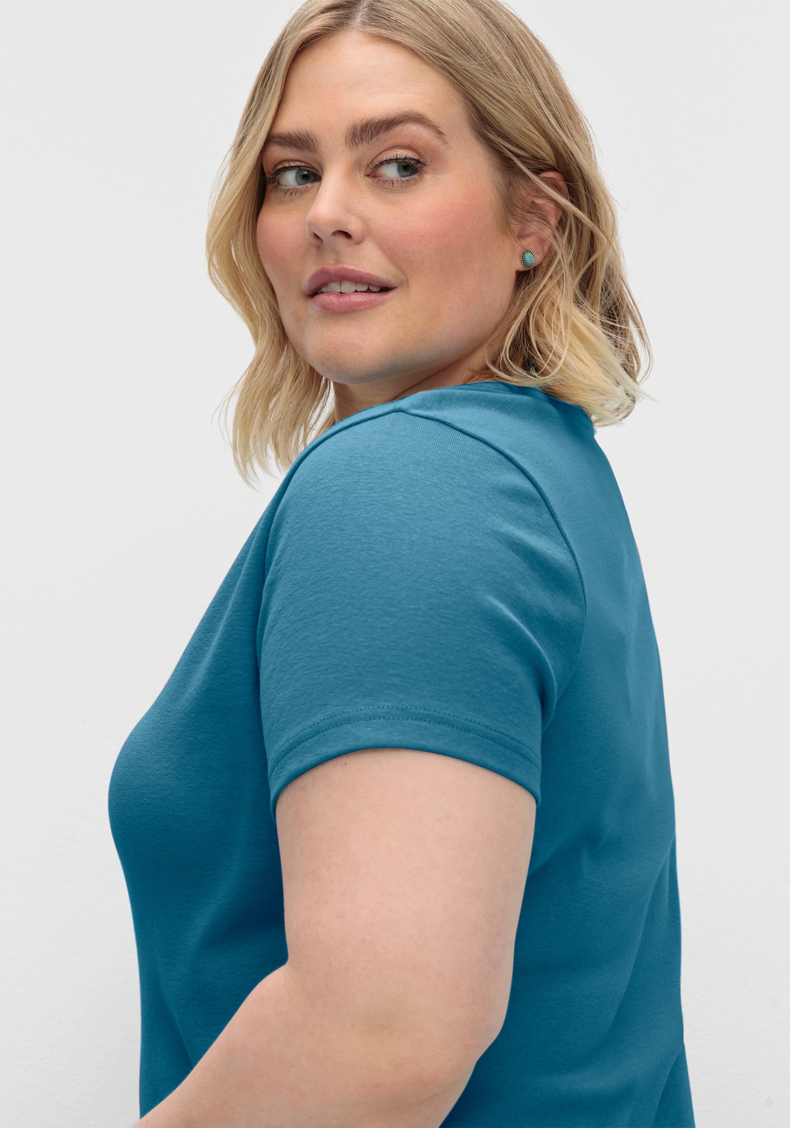 sheego T-Shirt mit V-Ausschnitt, Rippqualität - topas