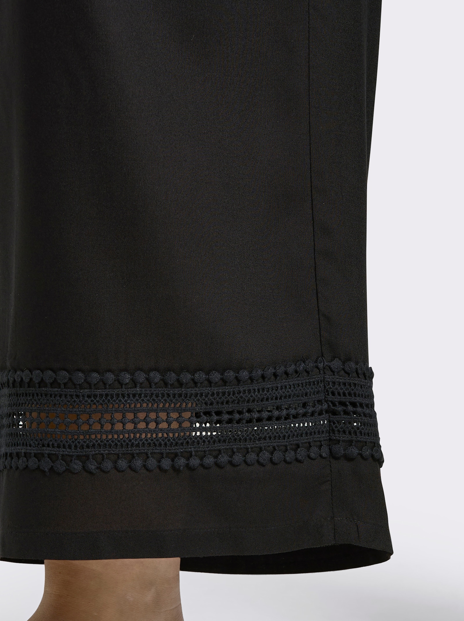 sheego Schlupfhose mit Spitze am Saum - schwarz