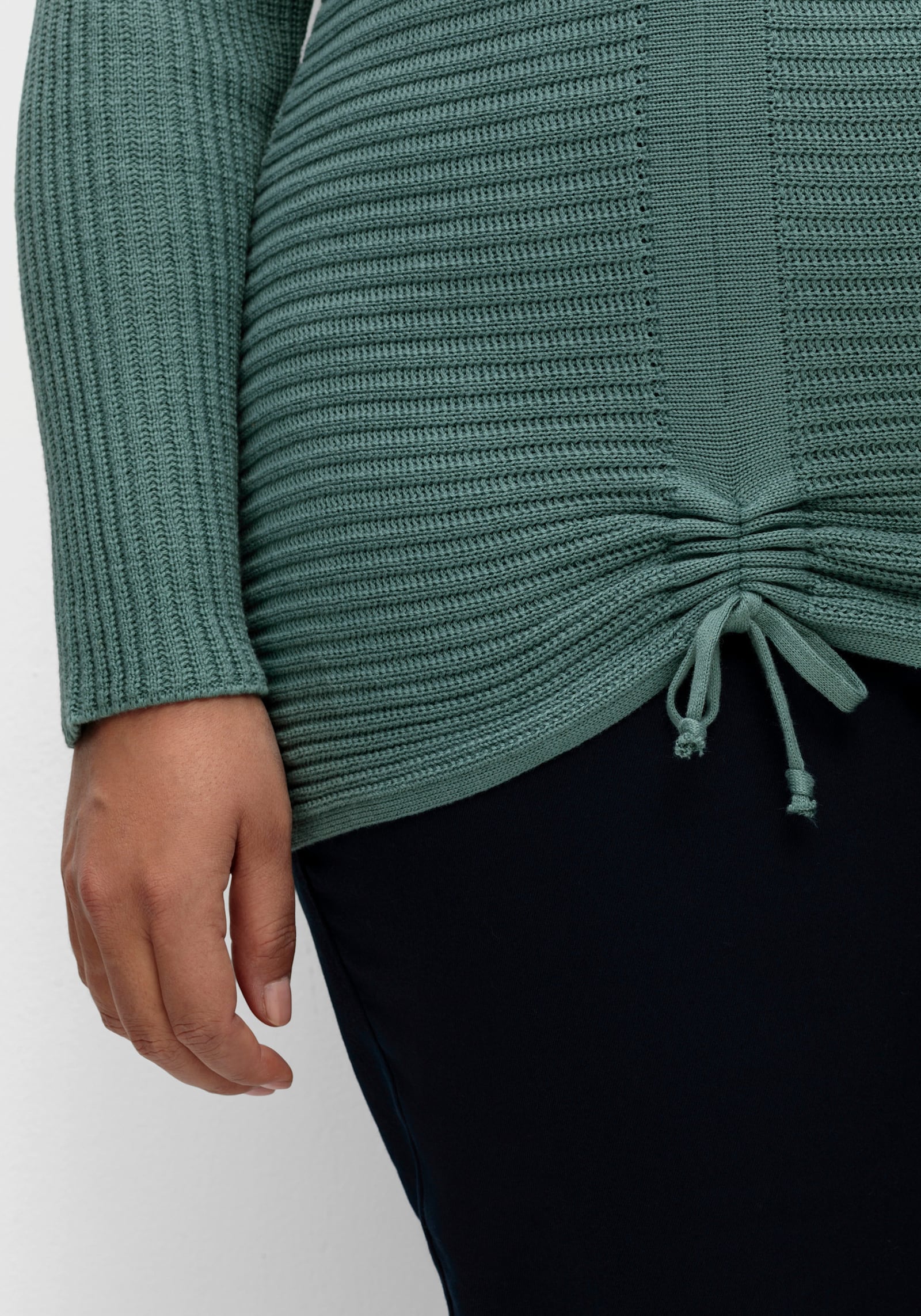 Langarm-Pullover mit Raffung am Saum - jade