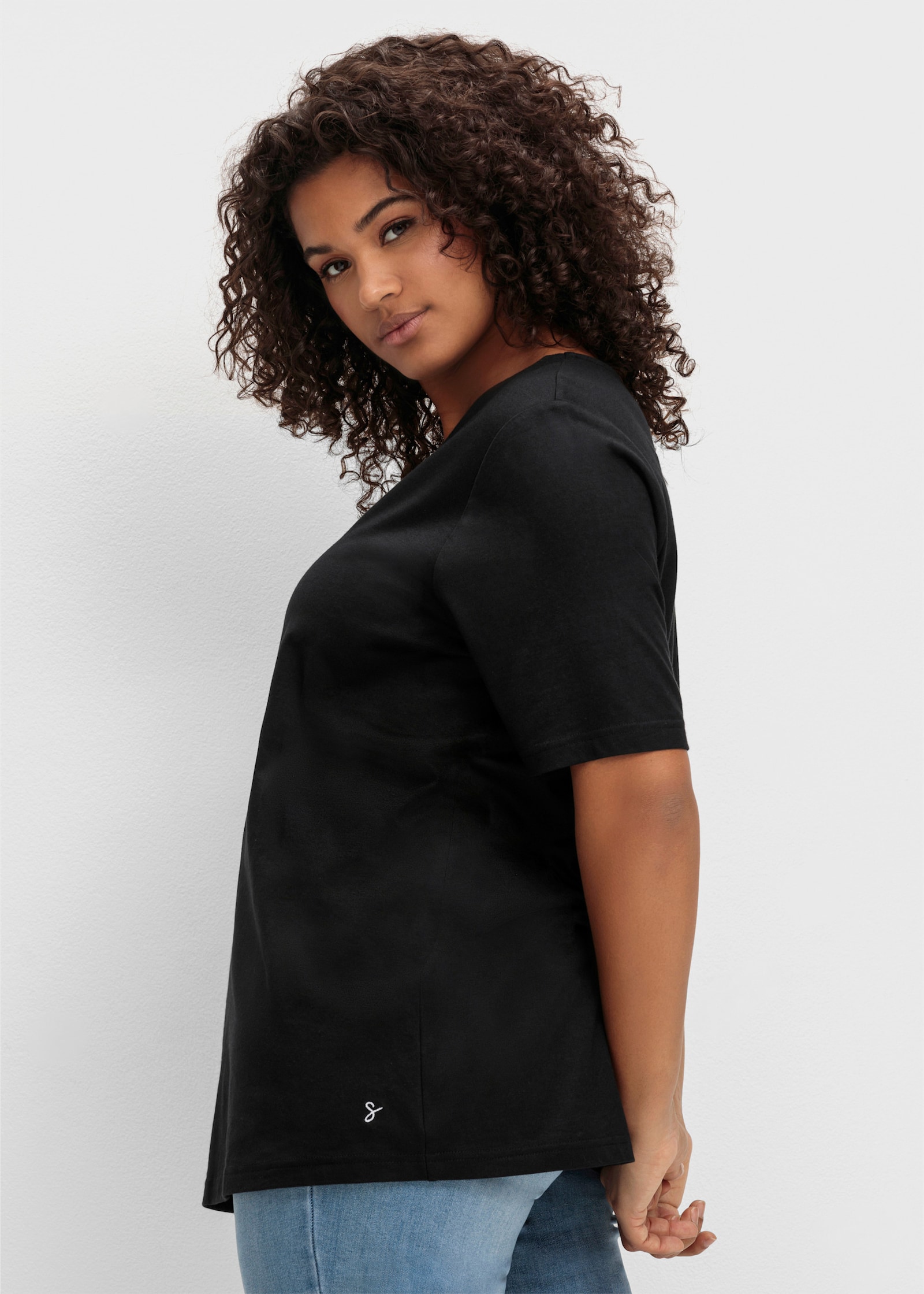 sheego T-shirt met dubbellaags voorpand - zwart