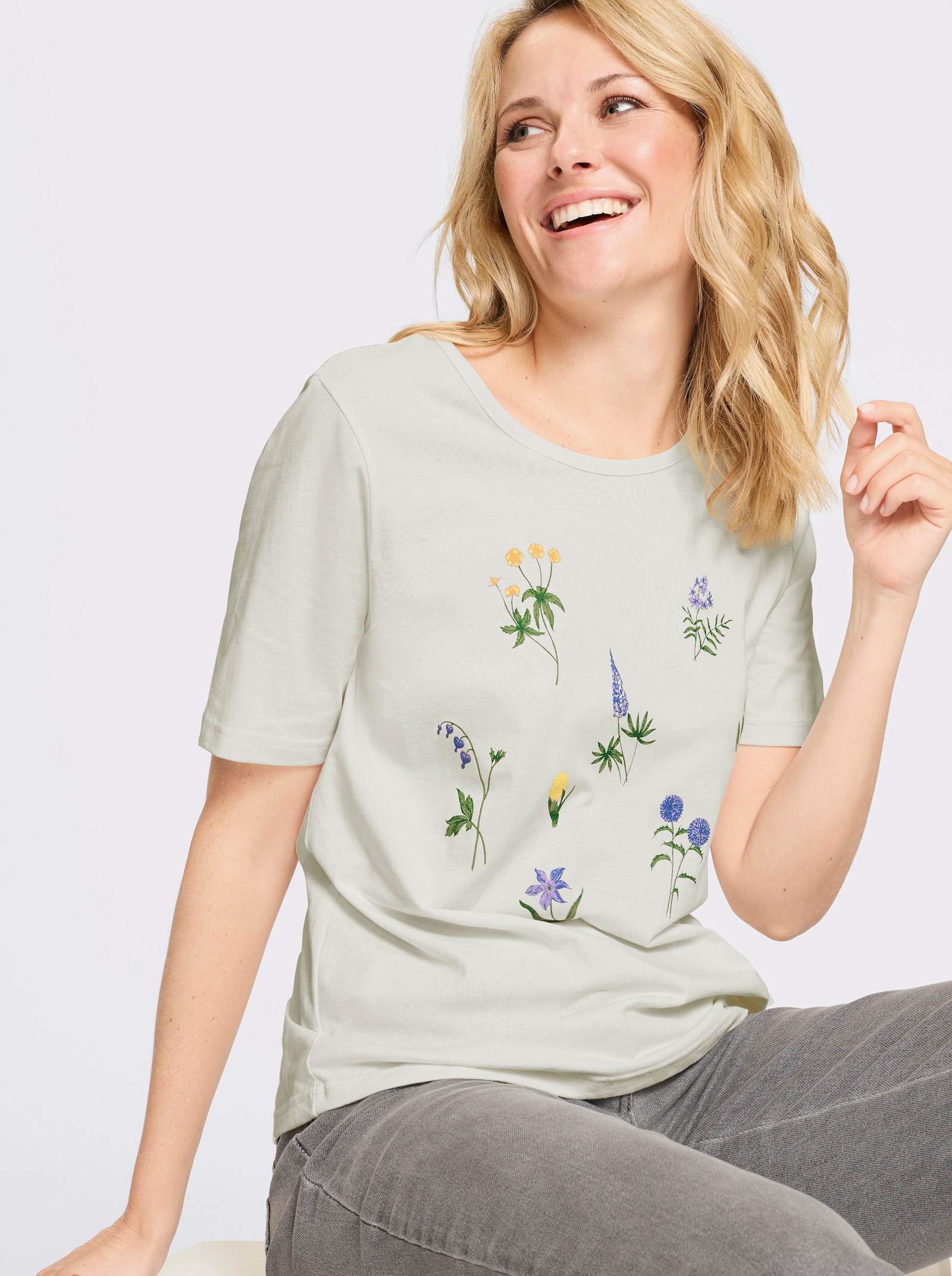 Kurzarmshirt mit Wiesenblumen-Druck - ecru