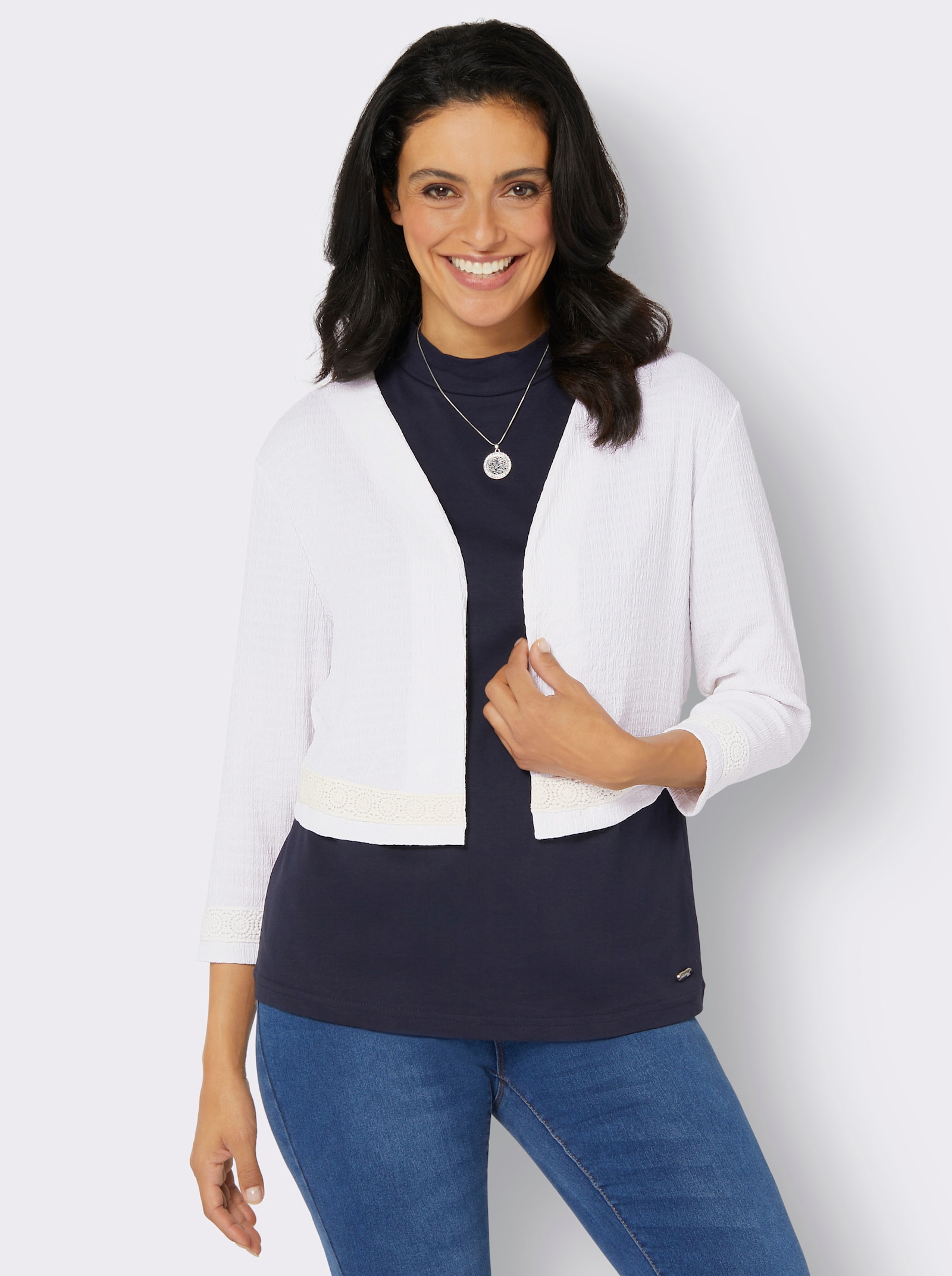 Bolero in strukturierter Qualität, mit Häkelspitze - ecru